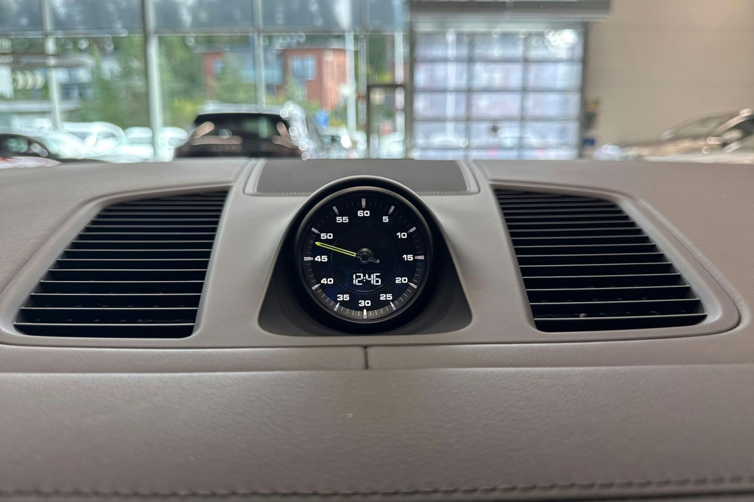 Harmaa Porsche Cayenne 2019 kuva 19.