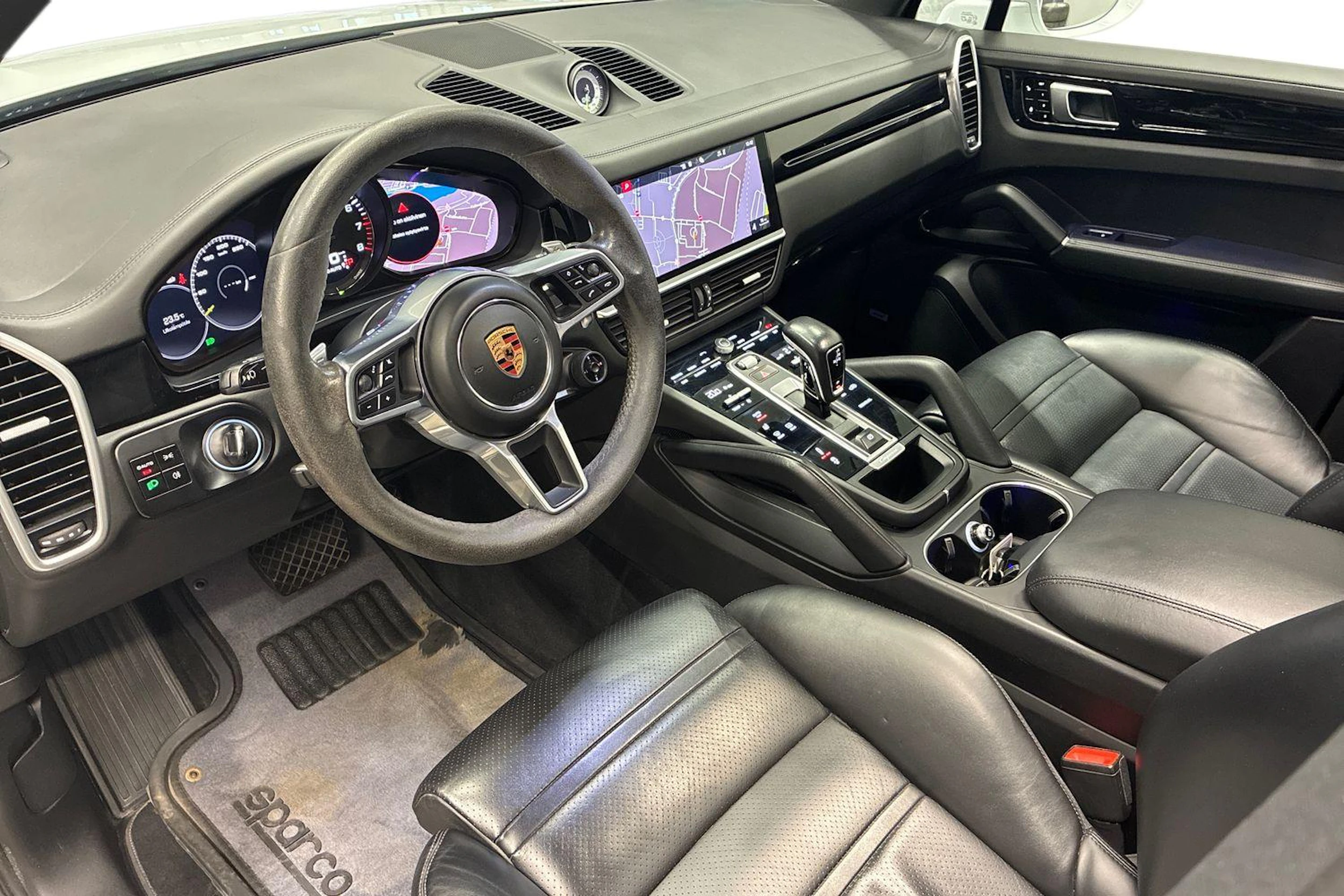 Valkoinen Porsche Cayenne 2019 kuva 6.
