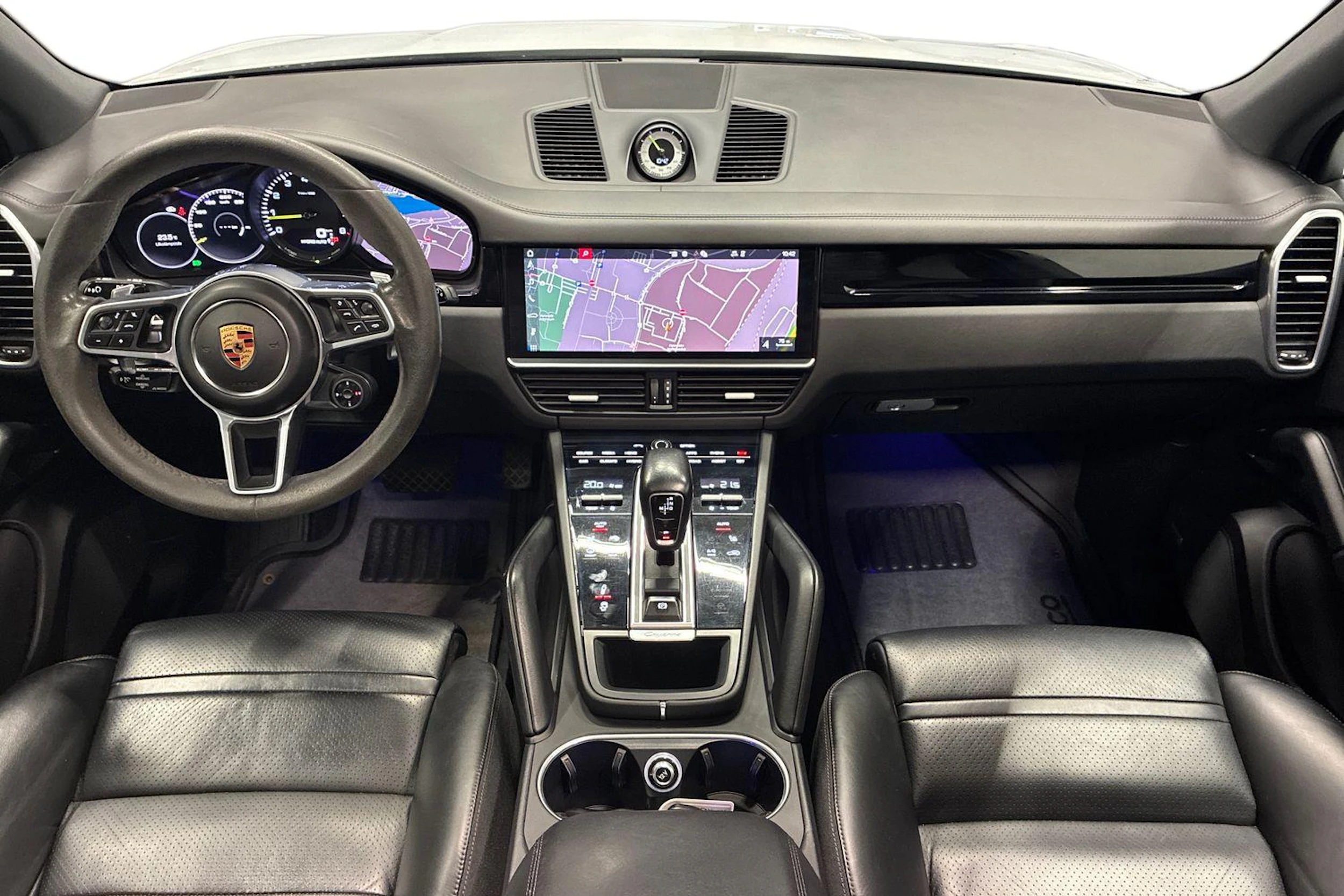 Valkoinen Porsche Cayenne 2019 kuva 7.
