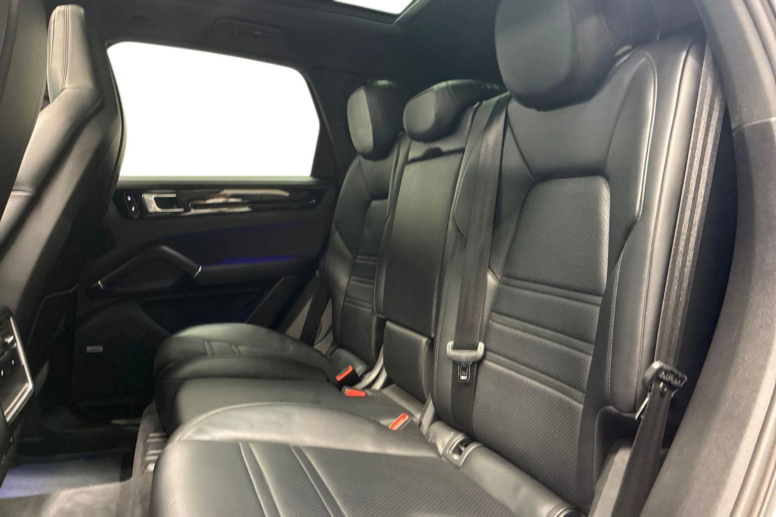 Valkoinen Porsche Cayenne 2019 kuva 8.