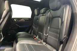 Valkoinen Porsche Cayenne 2019 kuva 8.