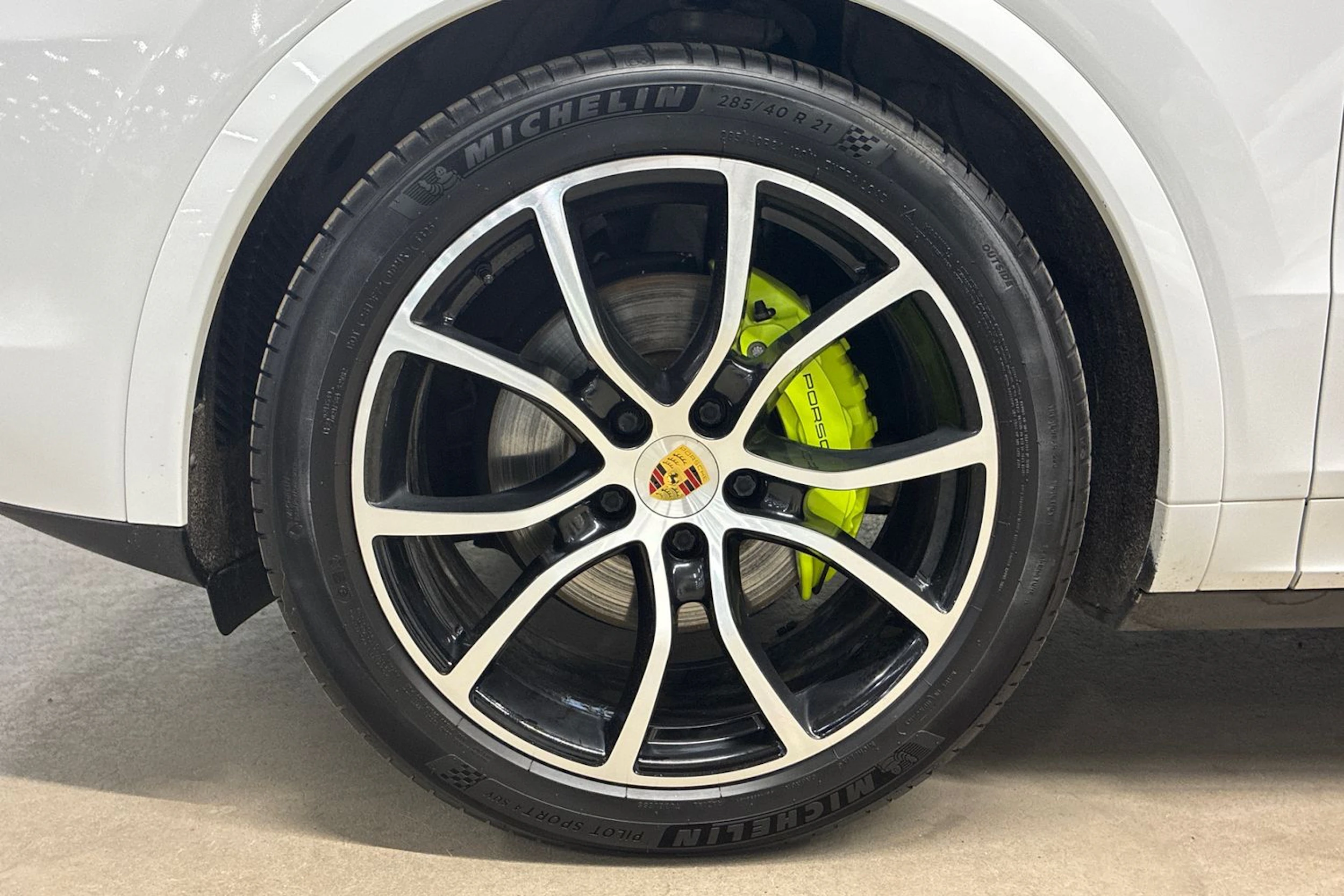Valkoinen Porsche Cayenne 2019 kuva 10.
