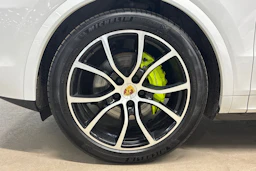 Valkoinen Porsche Cayenne 2019 kuva 10.