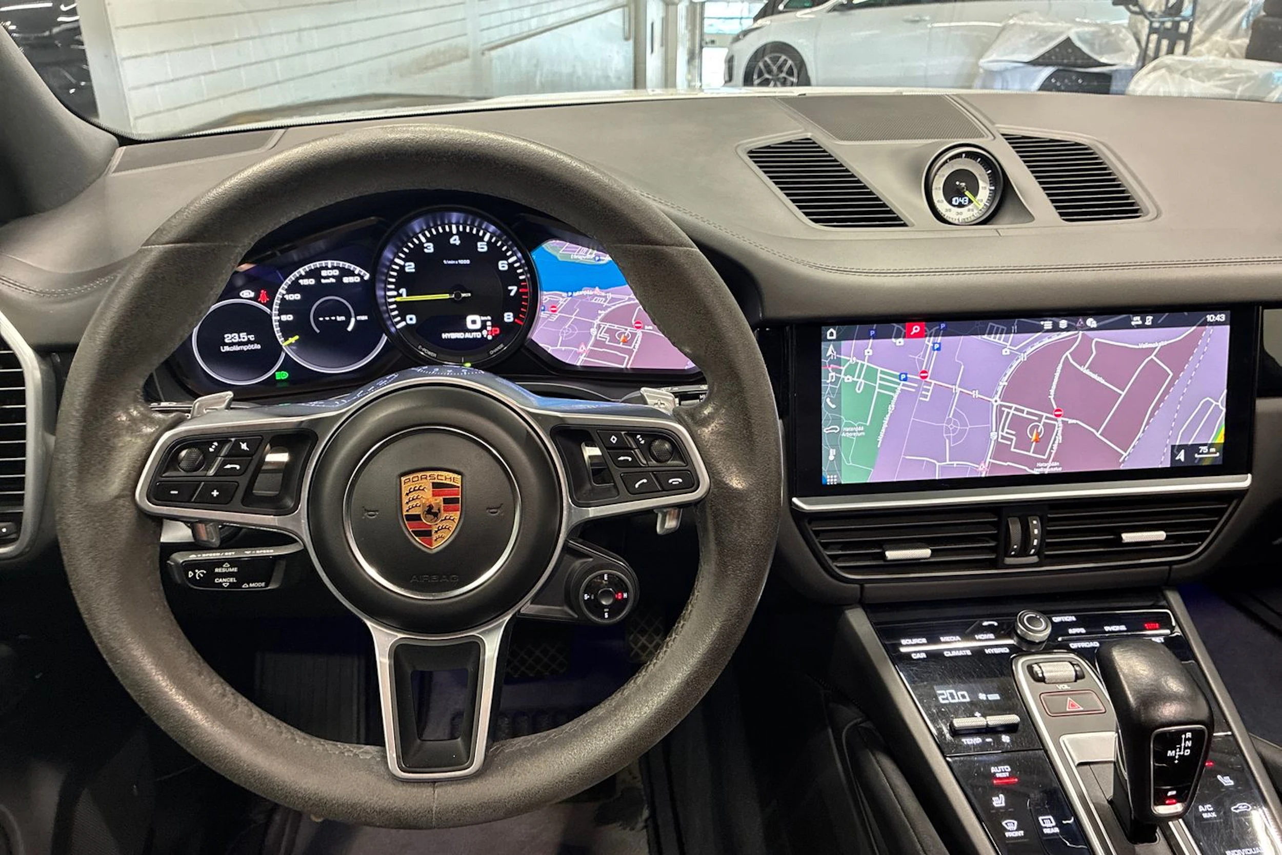 Valkoinen Porsche Cayenne 2019 kuva 11.