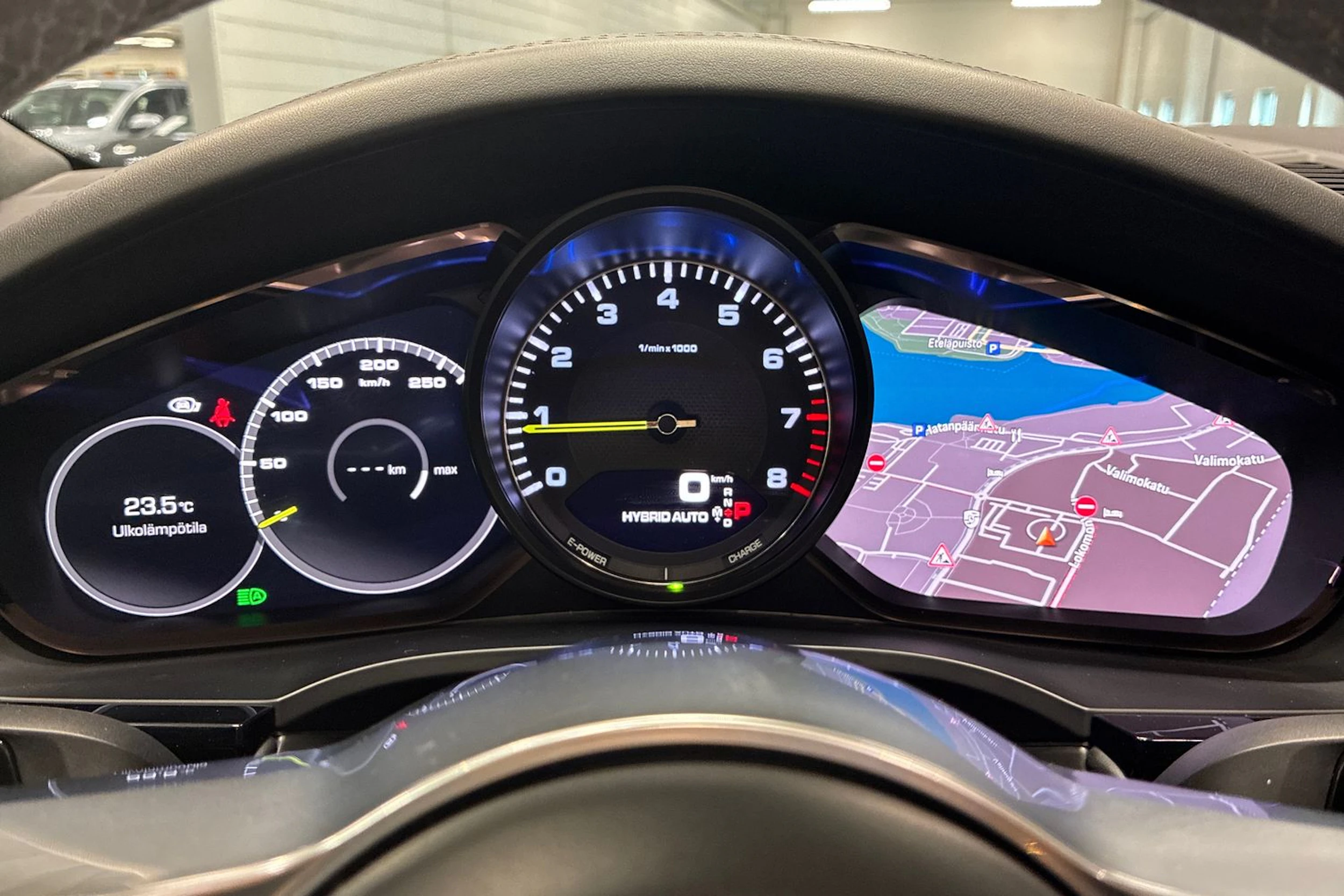 Valkoinen Porsche Cayenne 2019 kuva 12.