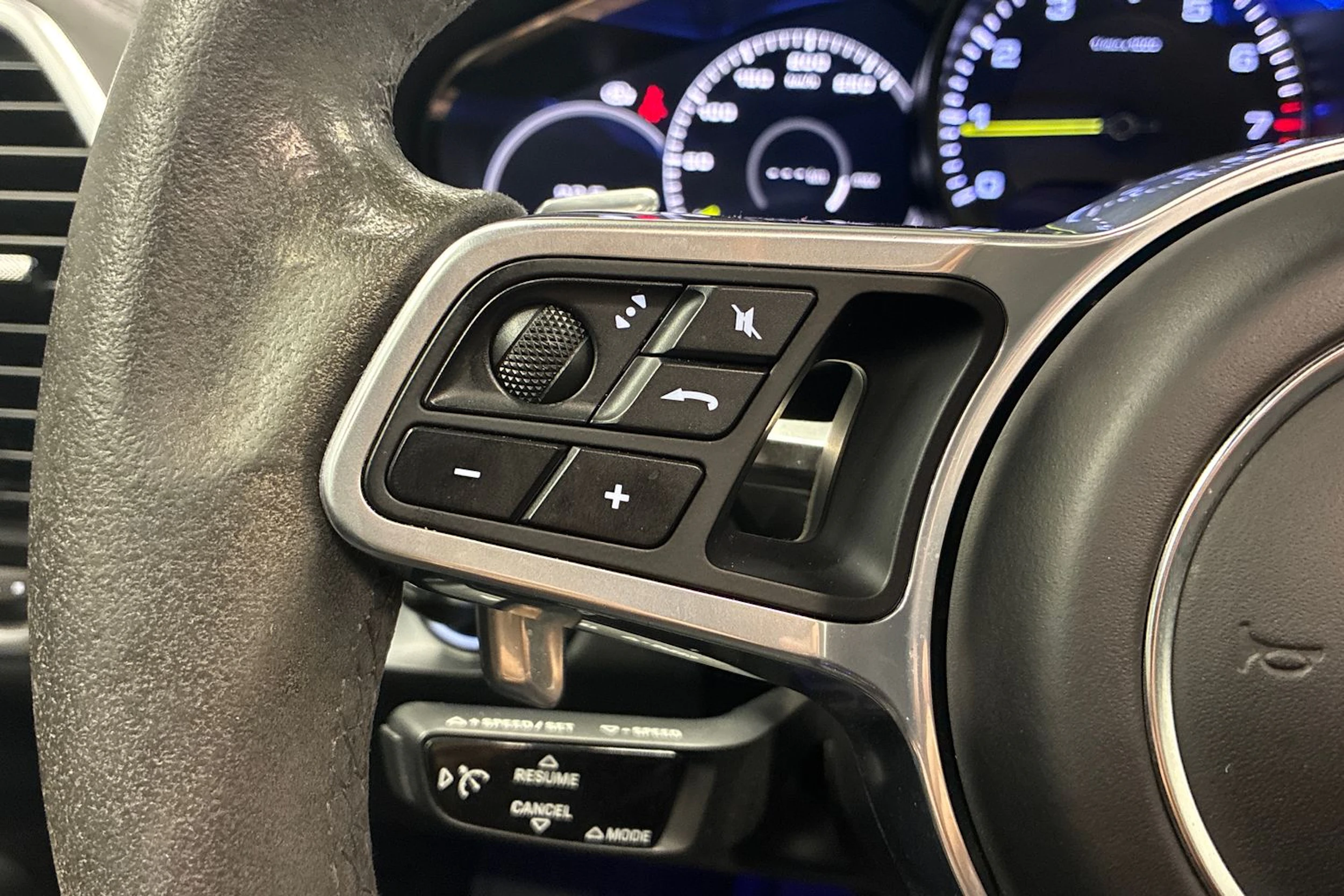 Valkoinen Porsche Cayenne 2019 kuva 13.