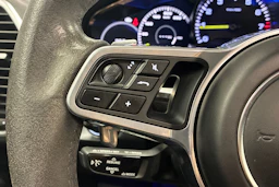 Valkoinen Porsche Cayenne 2019 kuva 13.