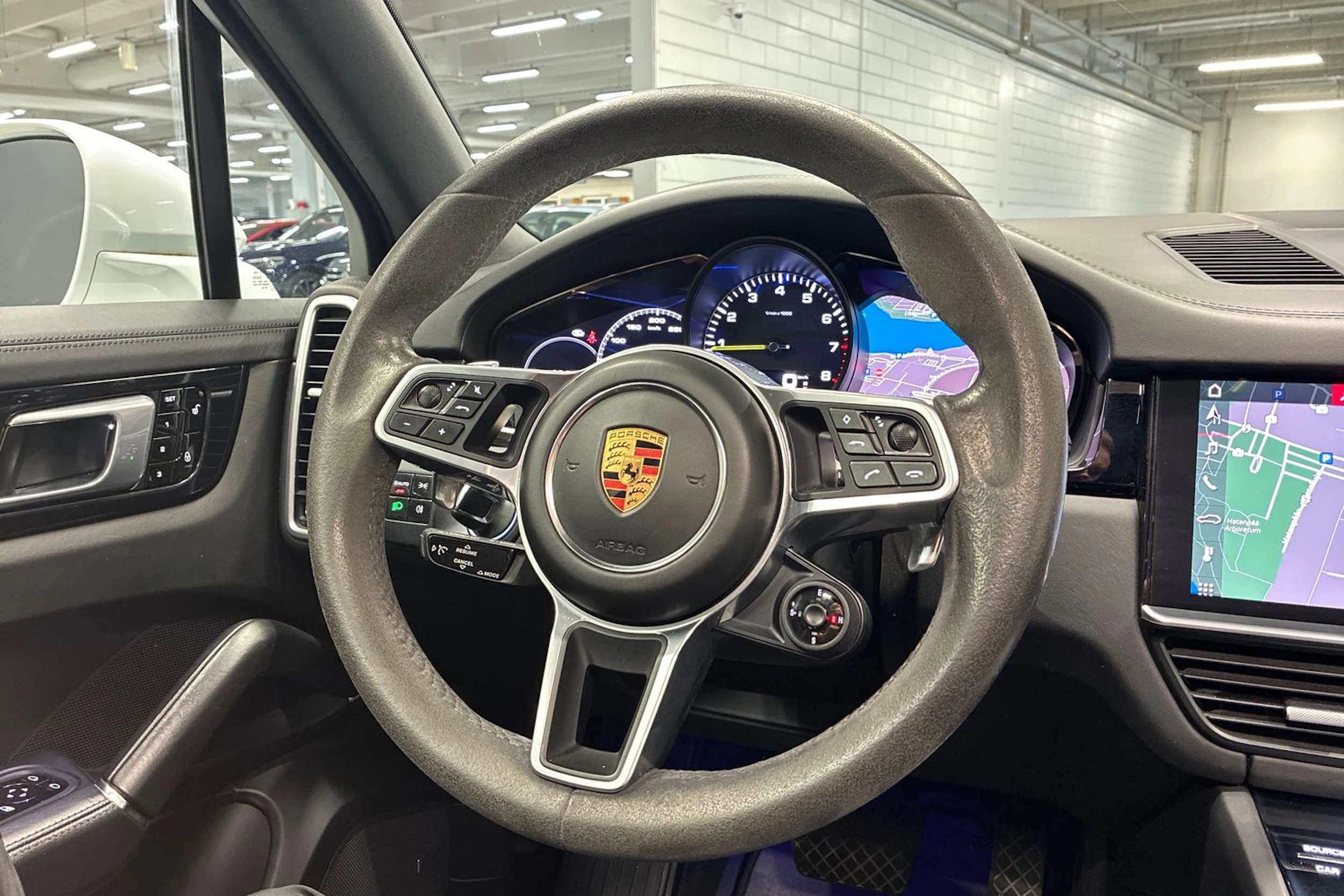 Valkoinen Porsche Cayenne 2019 kuva 15.