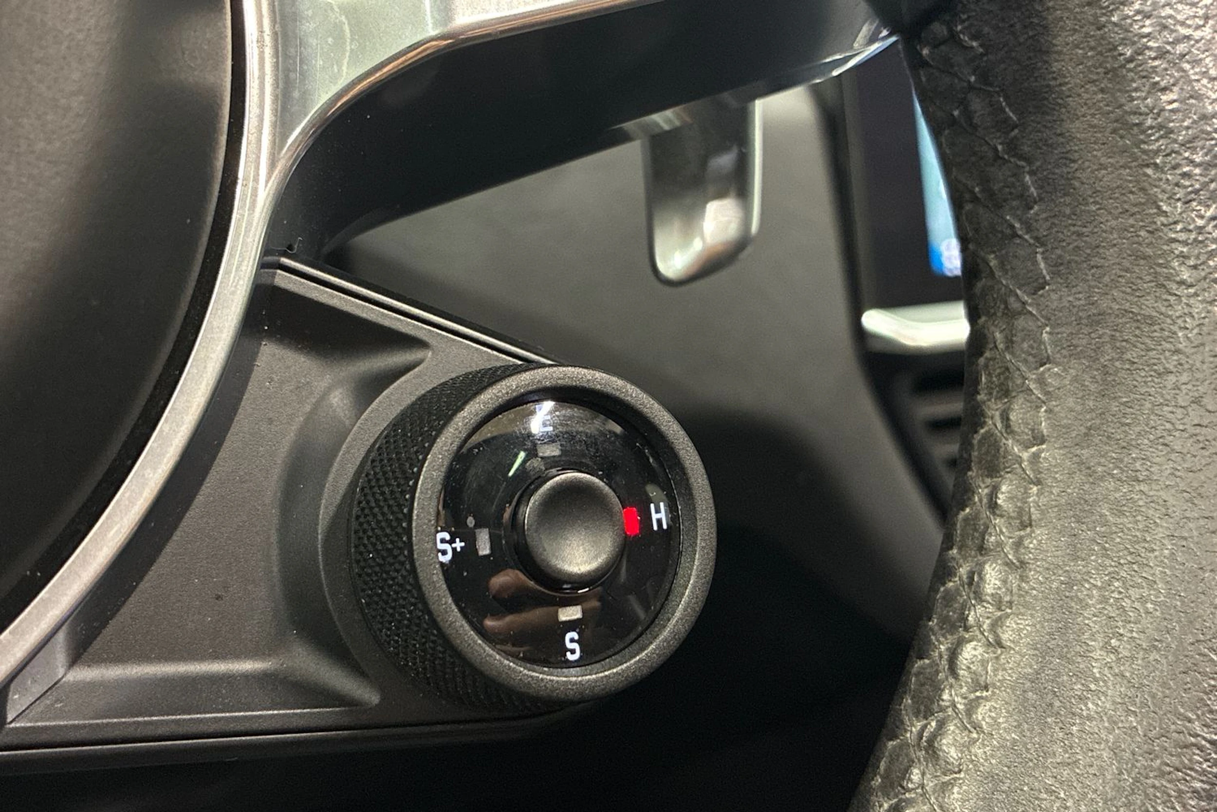 Valkoinen Porsche Cayenne 2019 kuva 17.