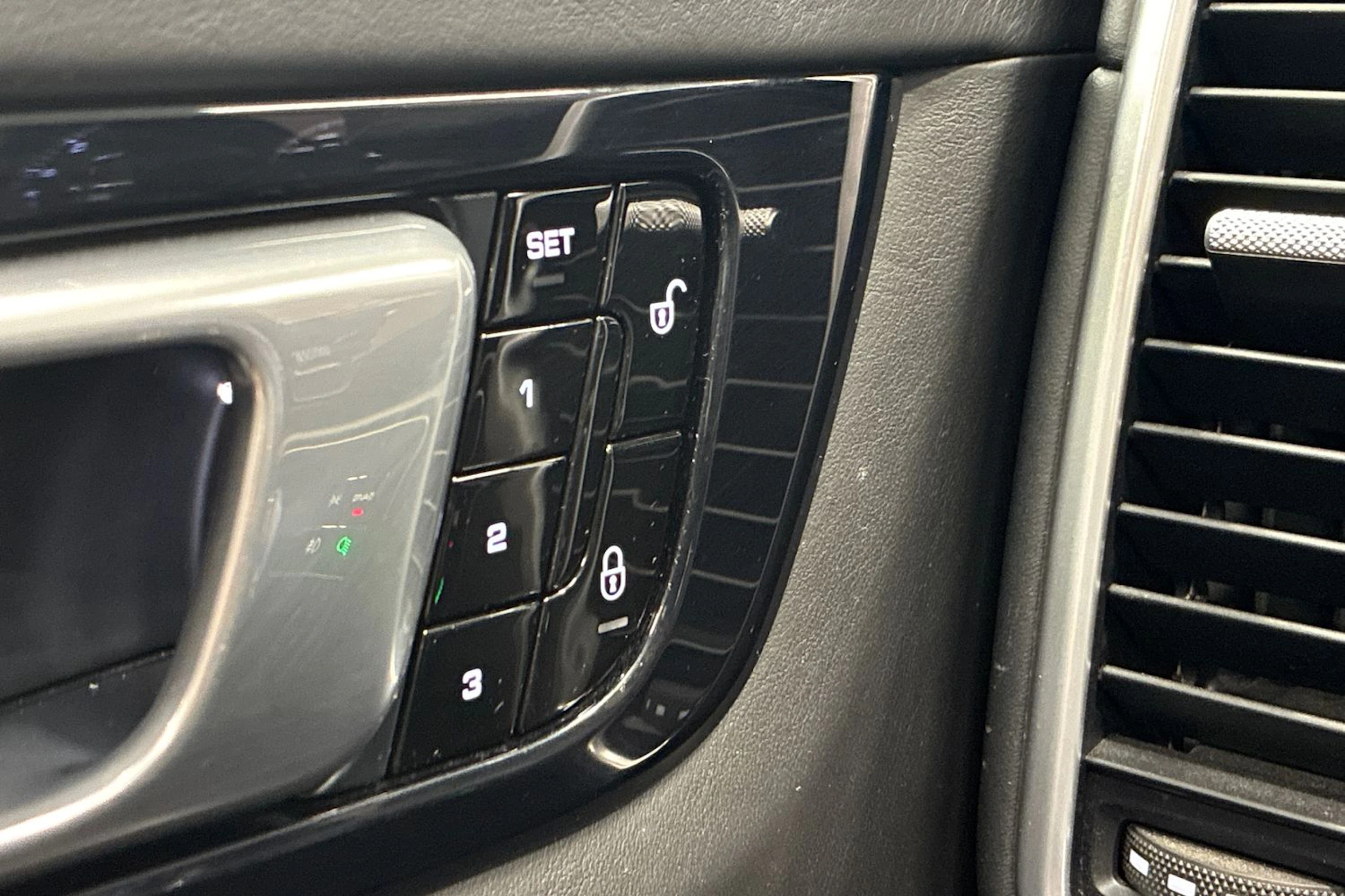 Valkoinen Porsche Cayenne 2019 kuva 19.