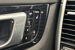 Valkoinen Porsche Cayenne 2019 kuva 19.