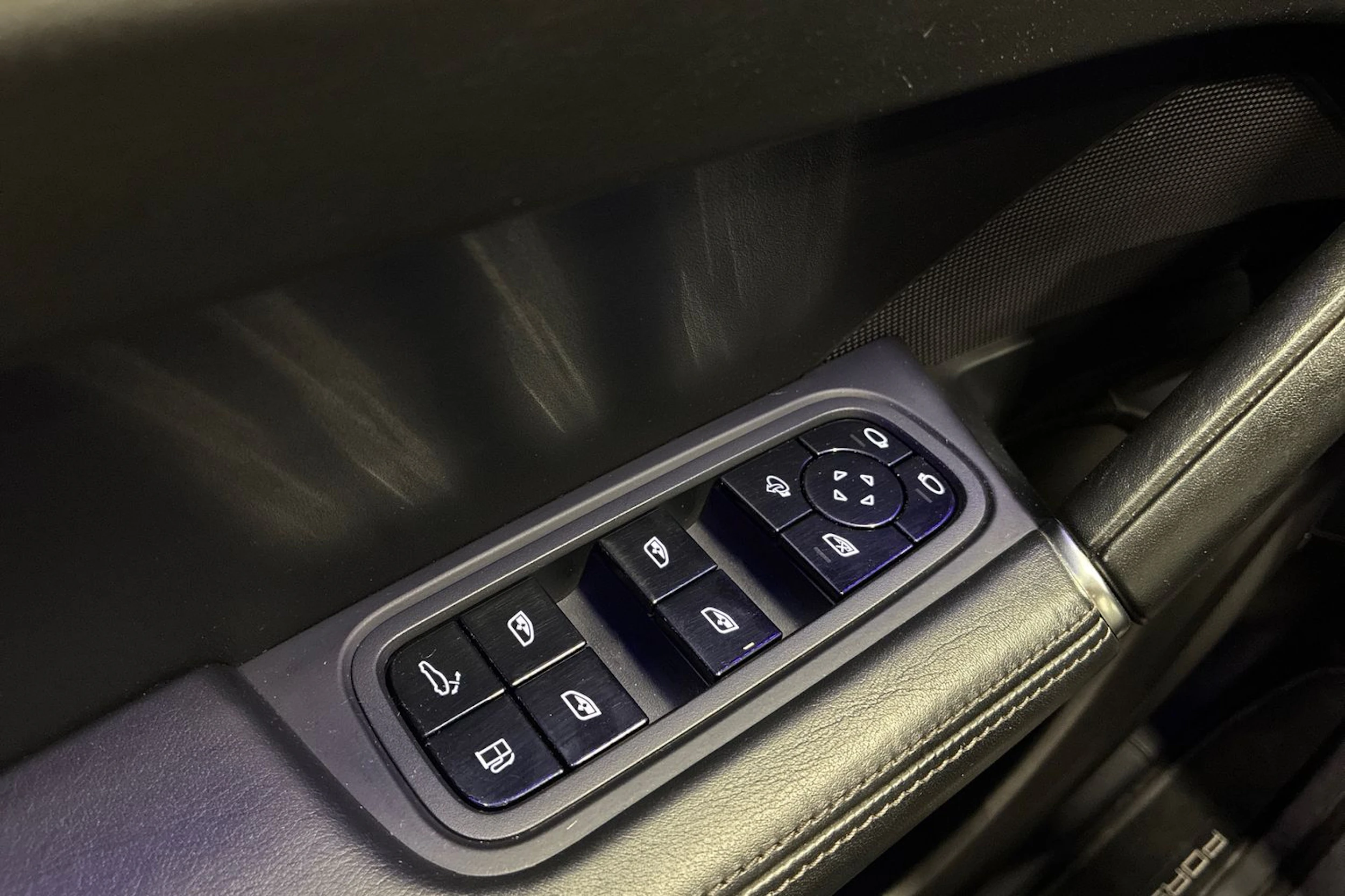 Valkoinen Porsche Cayenne 2019 kuva 20.