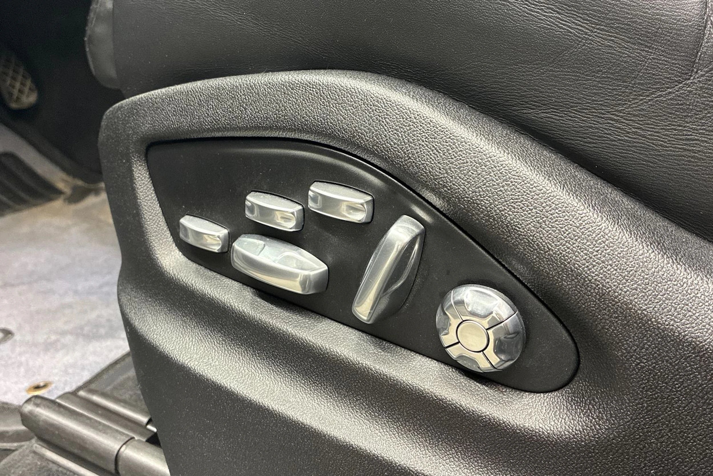 Valkoinen Porsche Cayenne 2019 kuva 27.