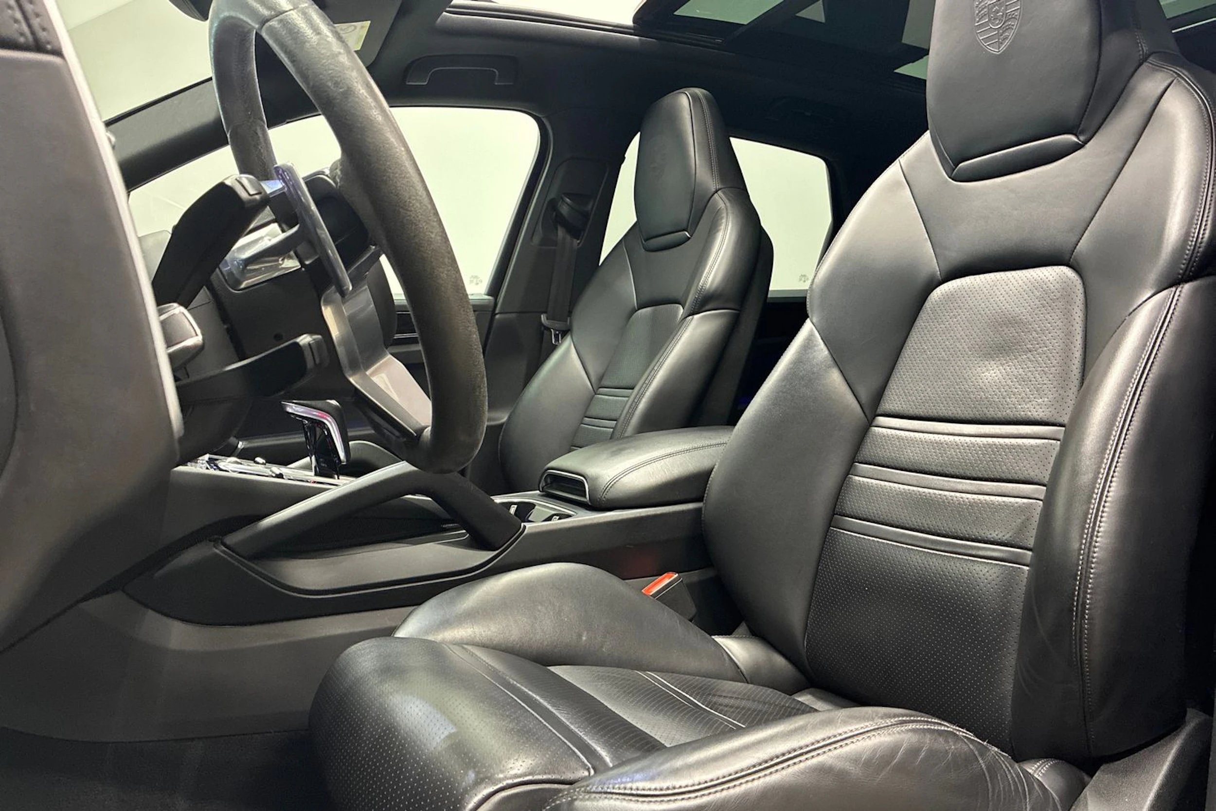 Valkoinen Porsche Cayenne 2019 kuva 28.