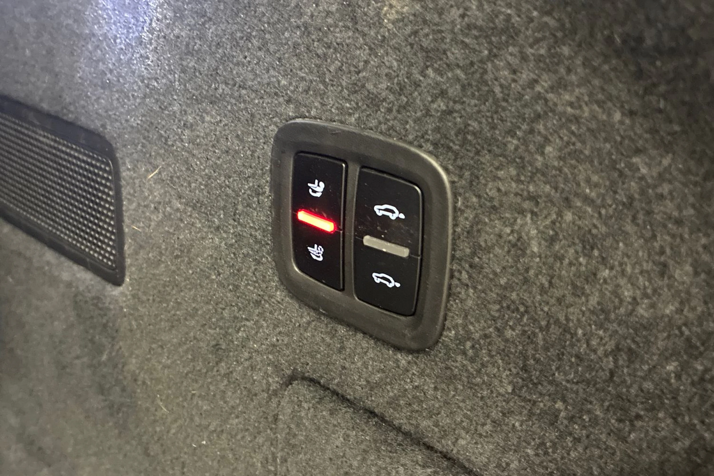Valkoinen Porsche Cayenne 2019 kuva 31.