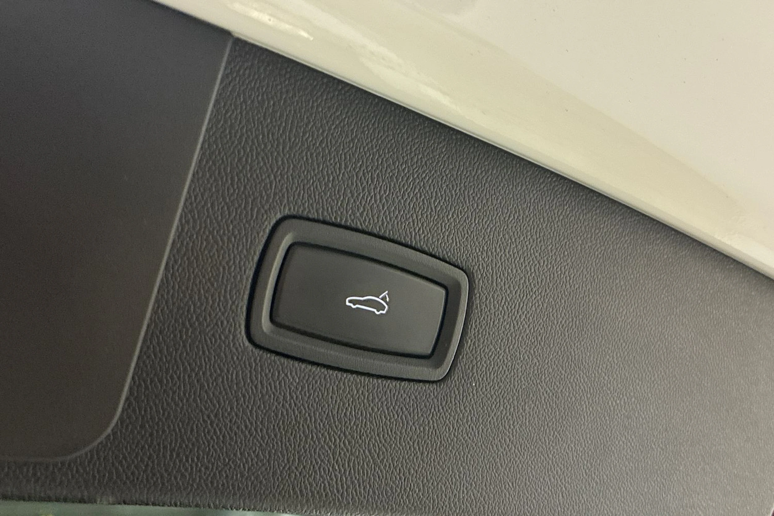 Valkoinen Porsche Cayenne 2019 kuva 33.