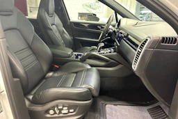 Valkoinen Porsche Cayenne 2019 kuva 34.