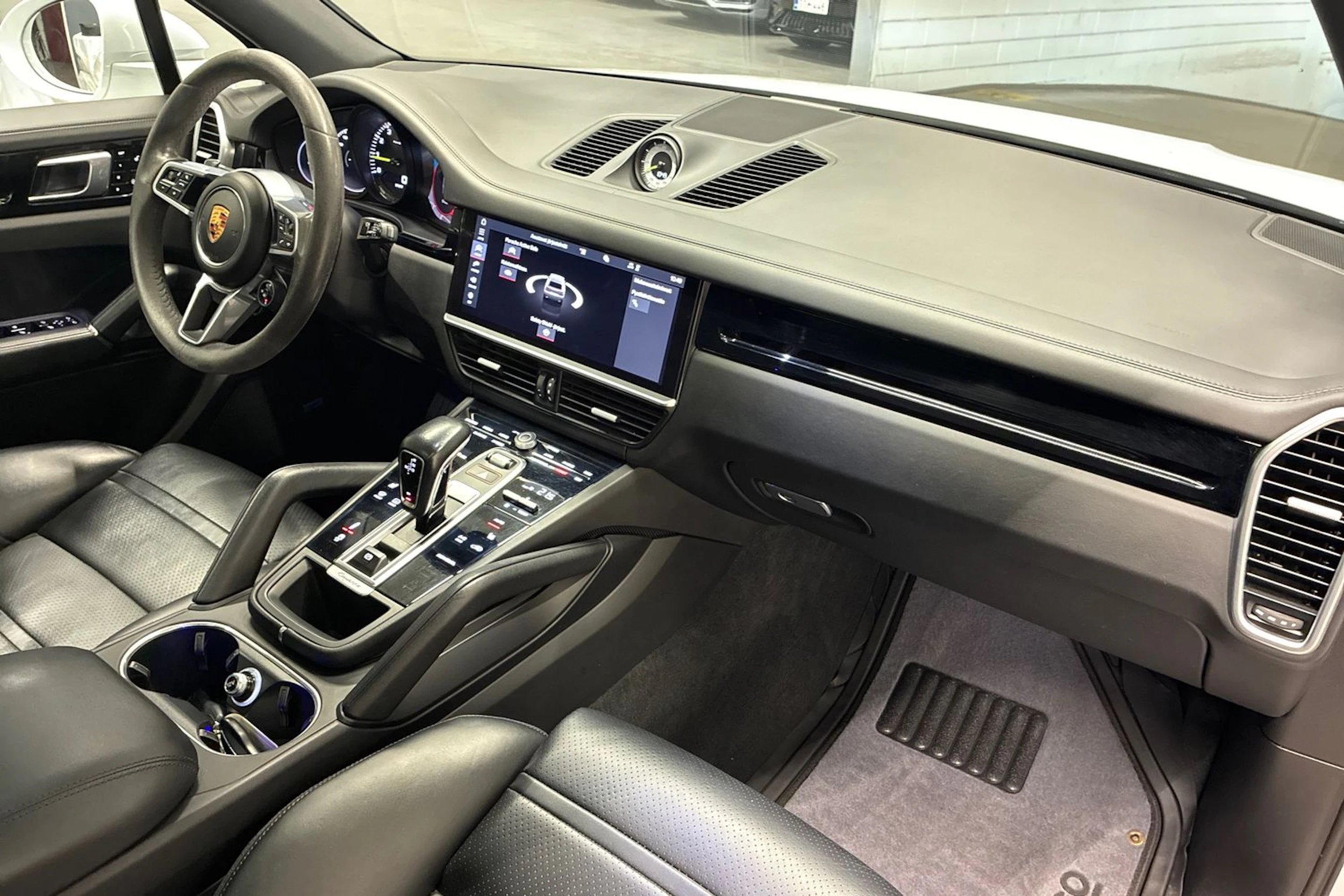 Valkoinen Porsche Cayenne 2019 kuva 35.