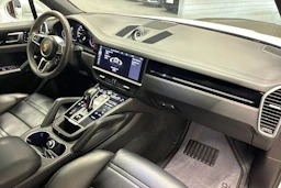 Valkoinen Porsche Cayenne 2019 kuva 35.