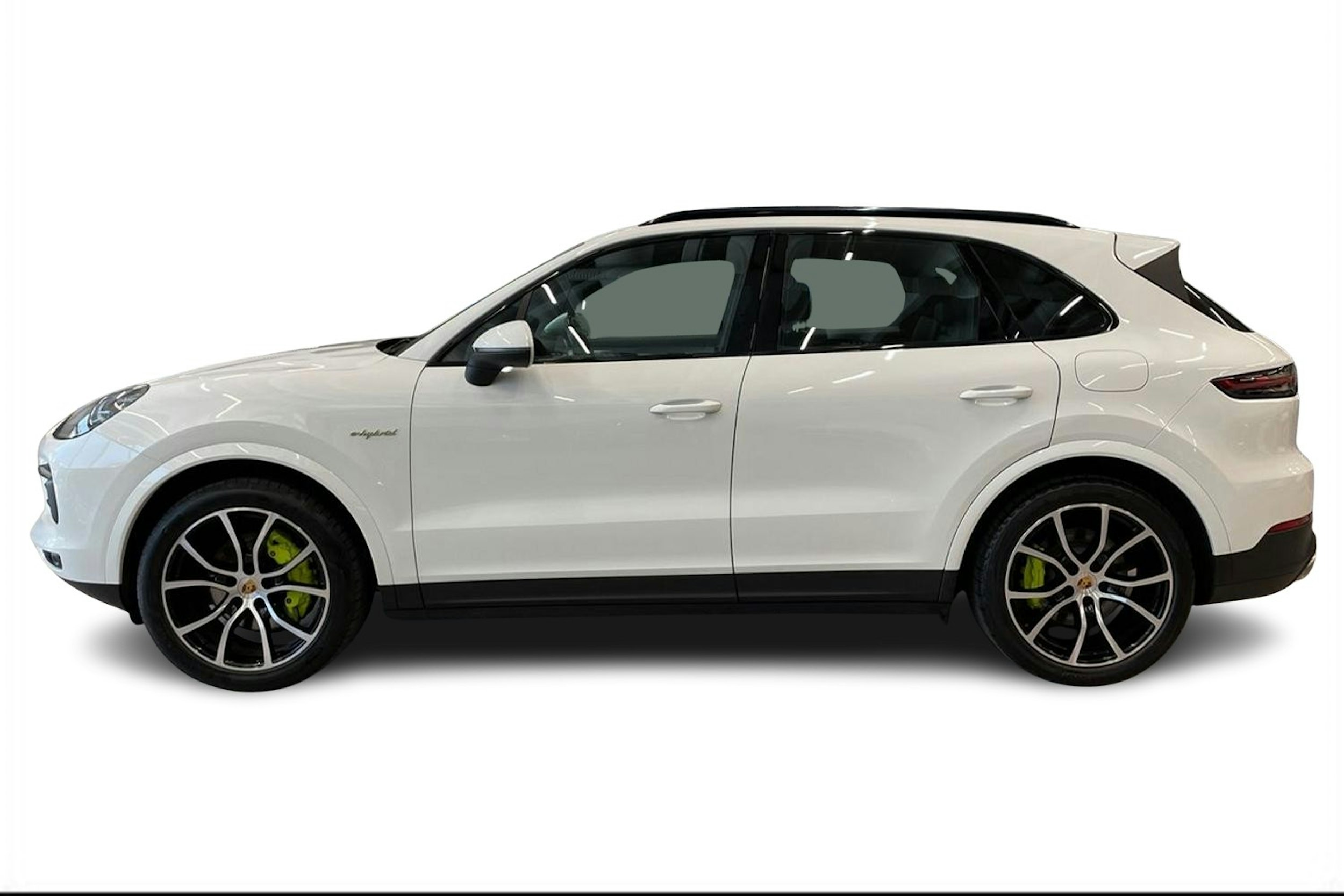 valkoinen Porsche Cayenne 2019 kuva 5.