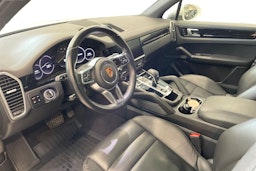 valkoinen Porsche Cayenne 2019 kuva 6.