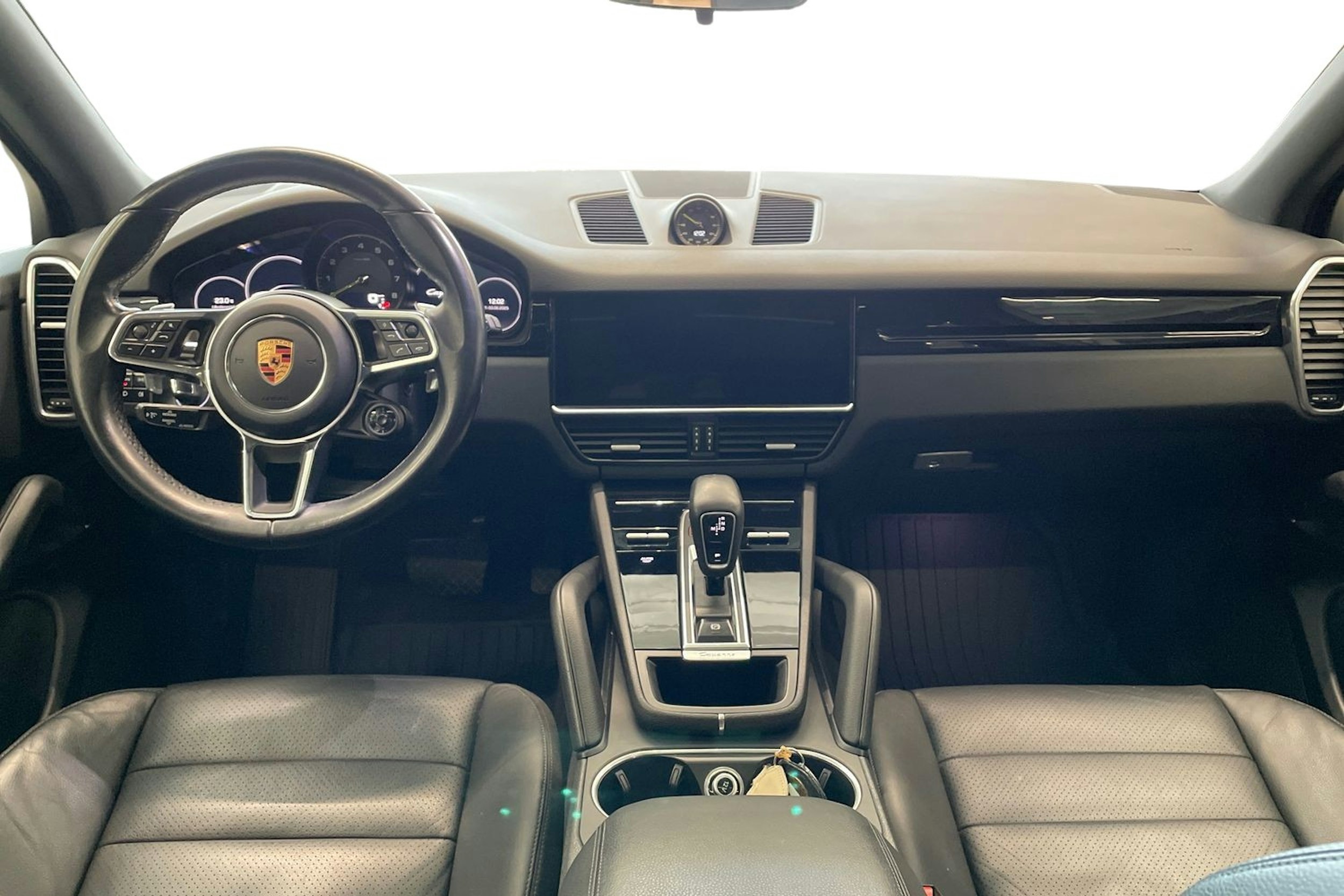 valkoinen Porsche Cayenne 2019 kuva 7.