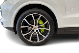 valkoinen Porsche Cayenne 2019 kuva 9.