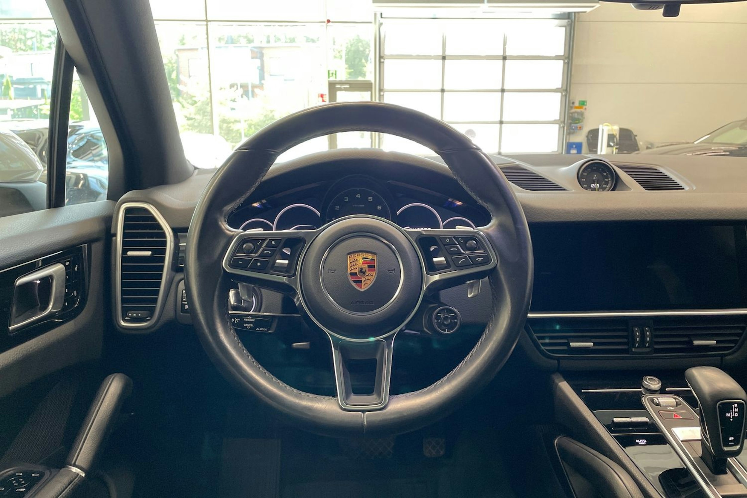 valkoinen Porsche Cayenne 2019 kuva 10.