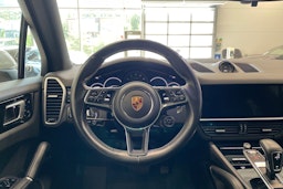 valkoinen Porsche Cayenne 2019 kuva 10.