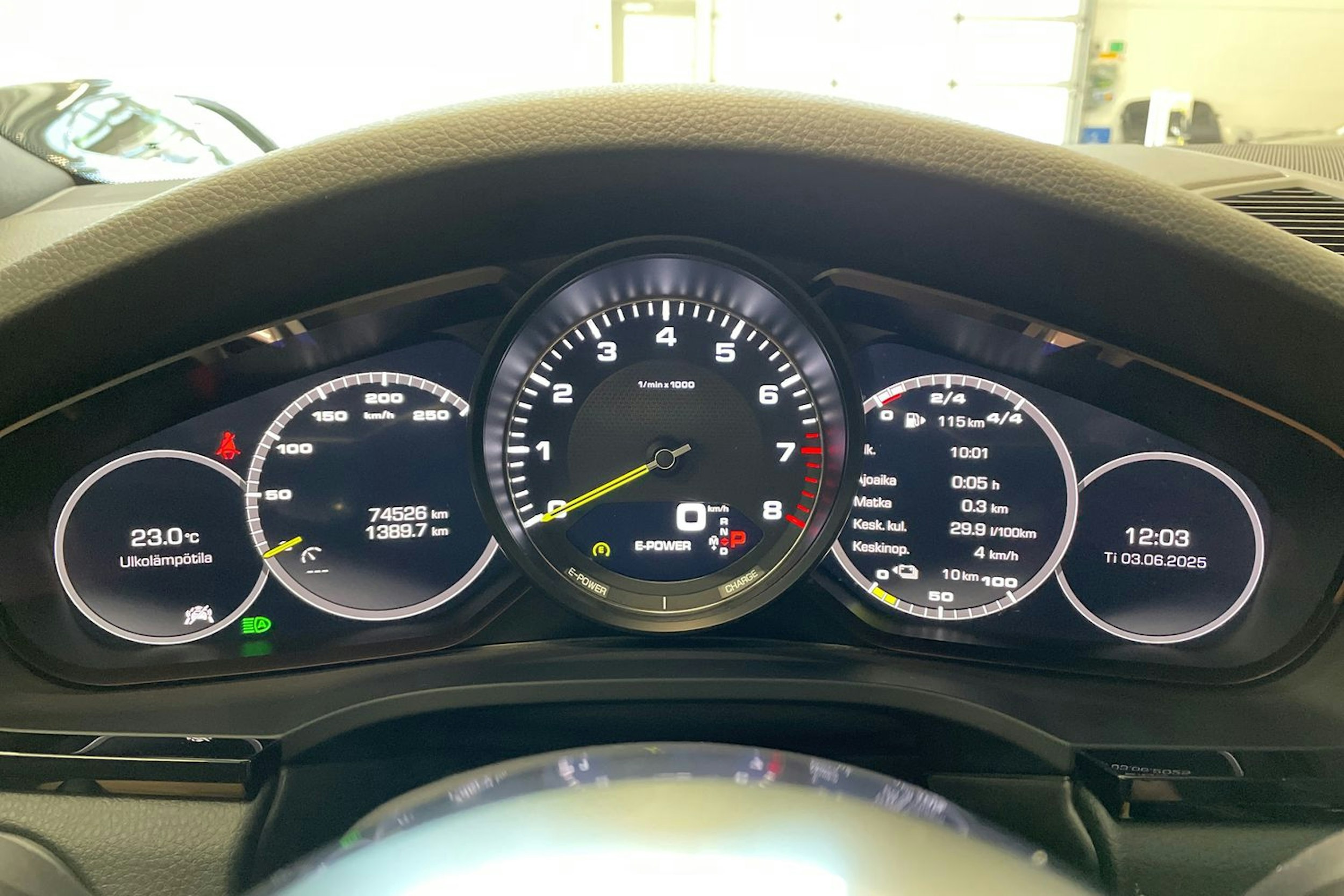 valkoinen Porsche Cayenne 2019 kuva 11.