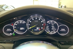 valkoinen Porsche Cayenne 2019 kuva 11.