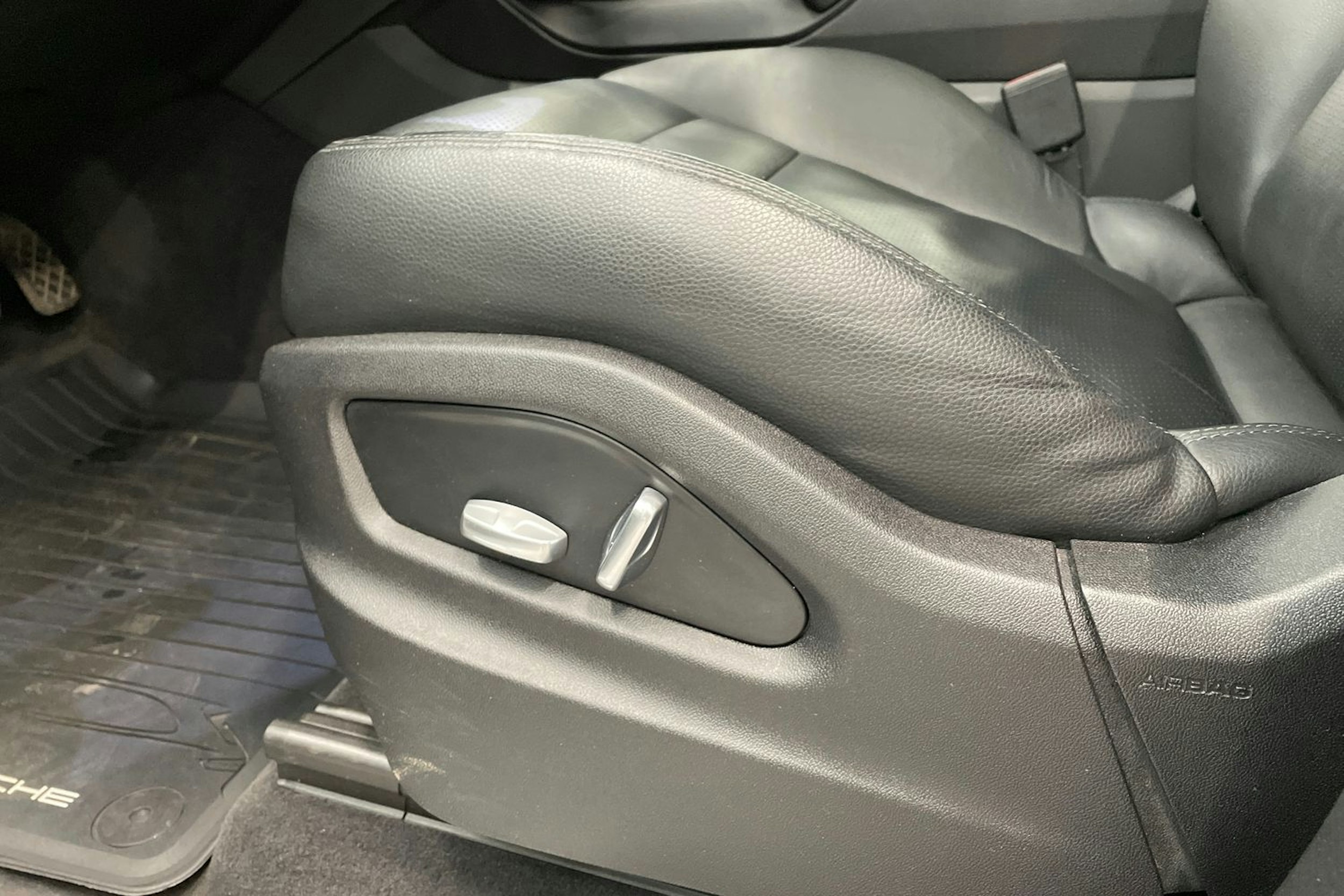 valkoinen Porsche Cayenne 2019 kuva 15.