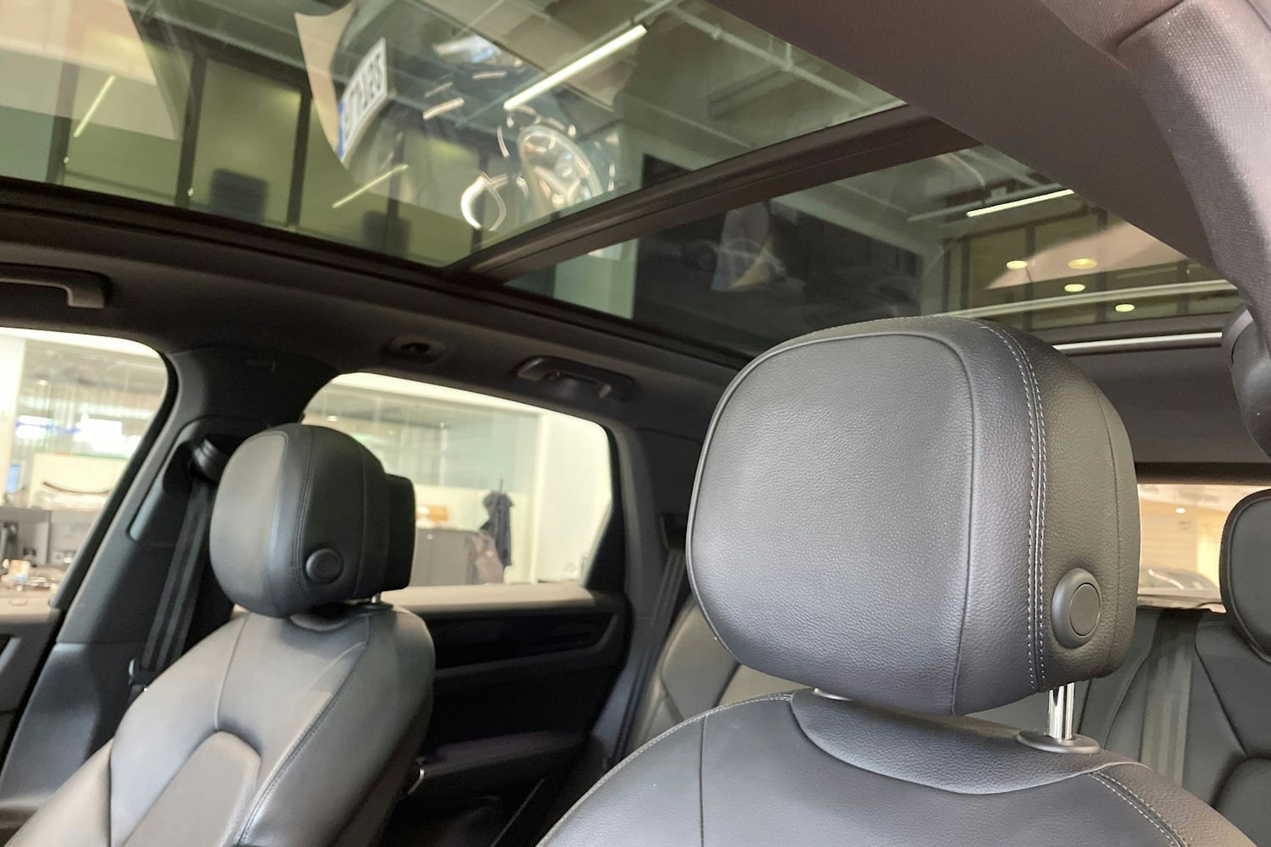 valkoinen Porsche Cayenne 2019 kuva 16.