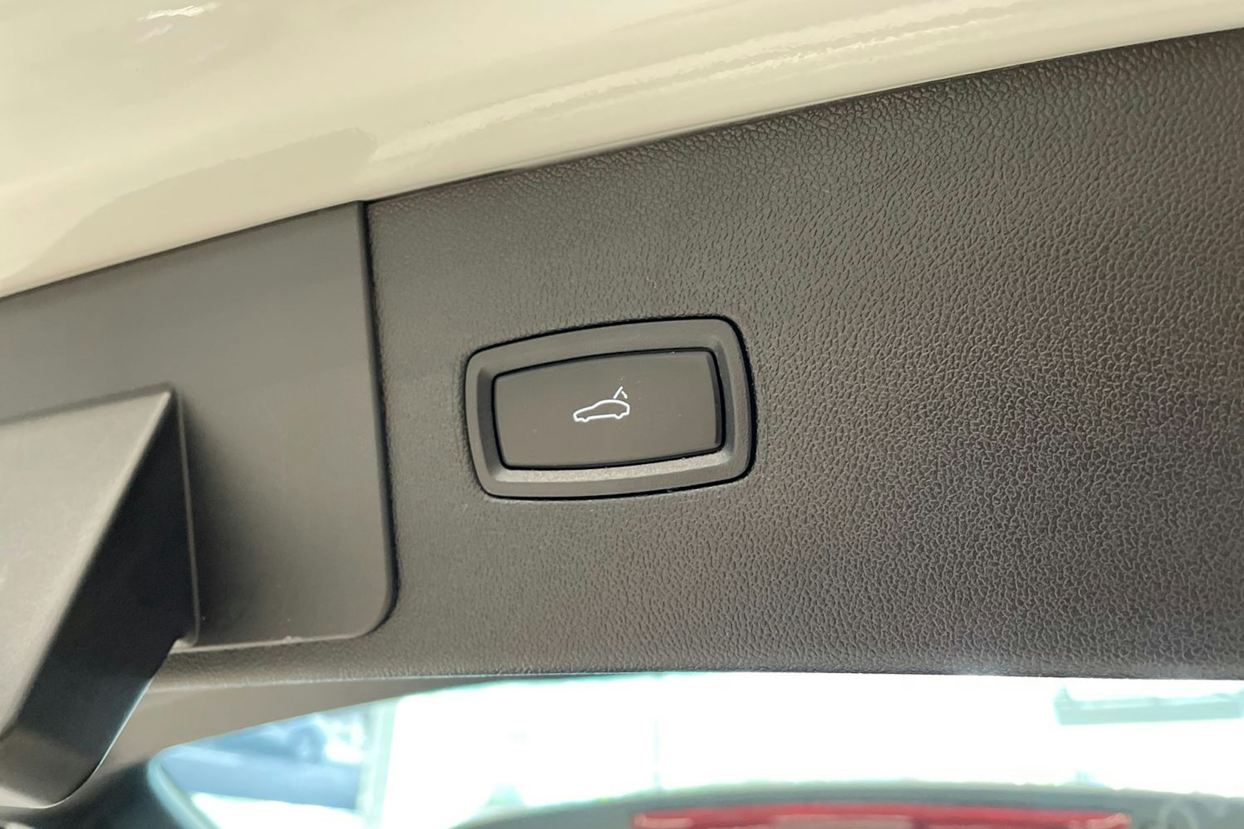 valkoinen Porsche Cayenne 2019 kuva 19.