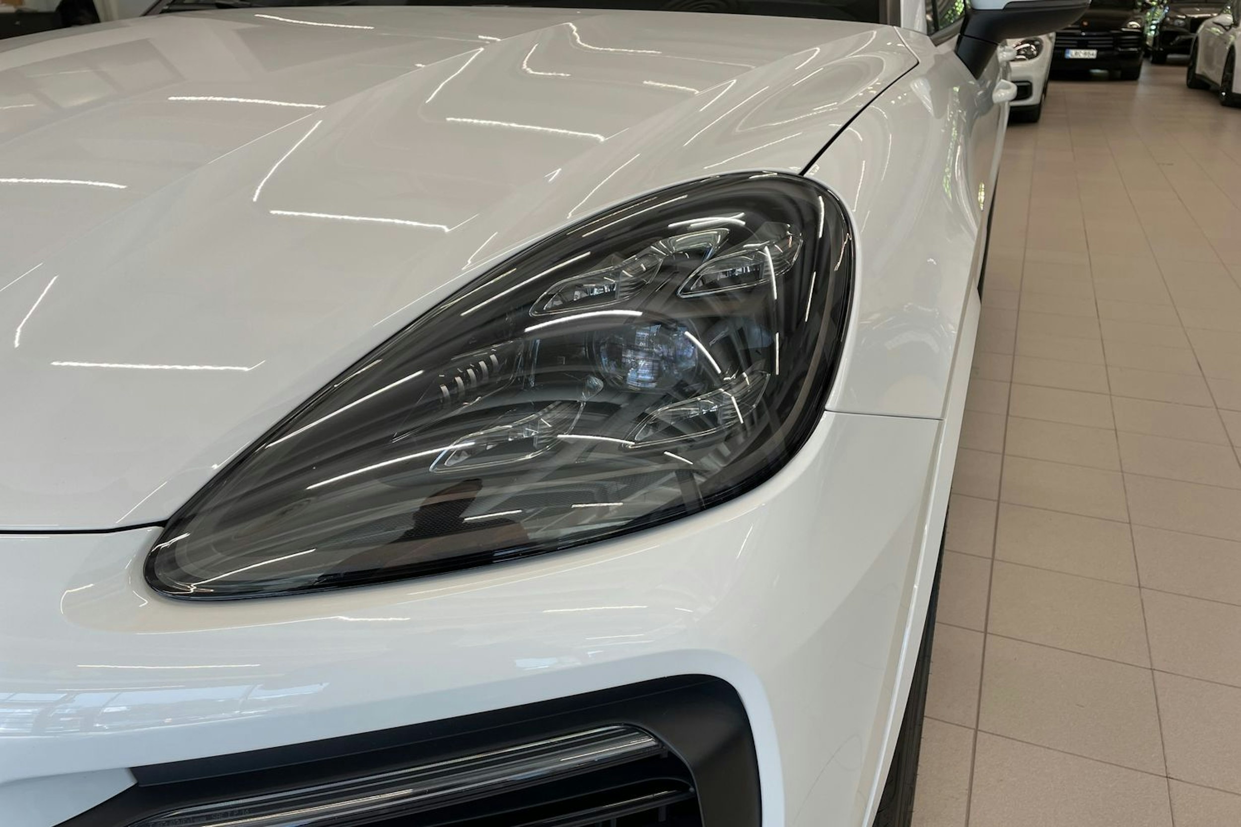 valkoinen Porsche Cayenne 2019 kuva 22.