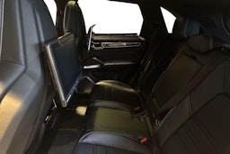 valkoinen Porsche Cayenne 2019 kuva 8.