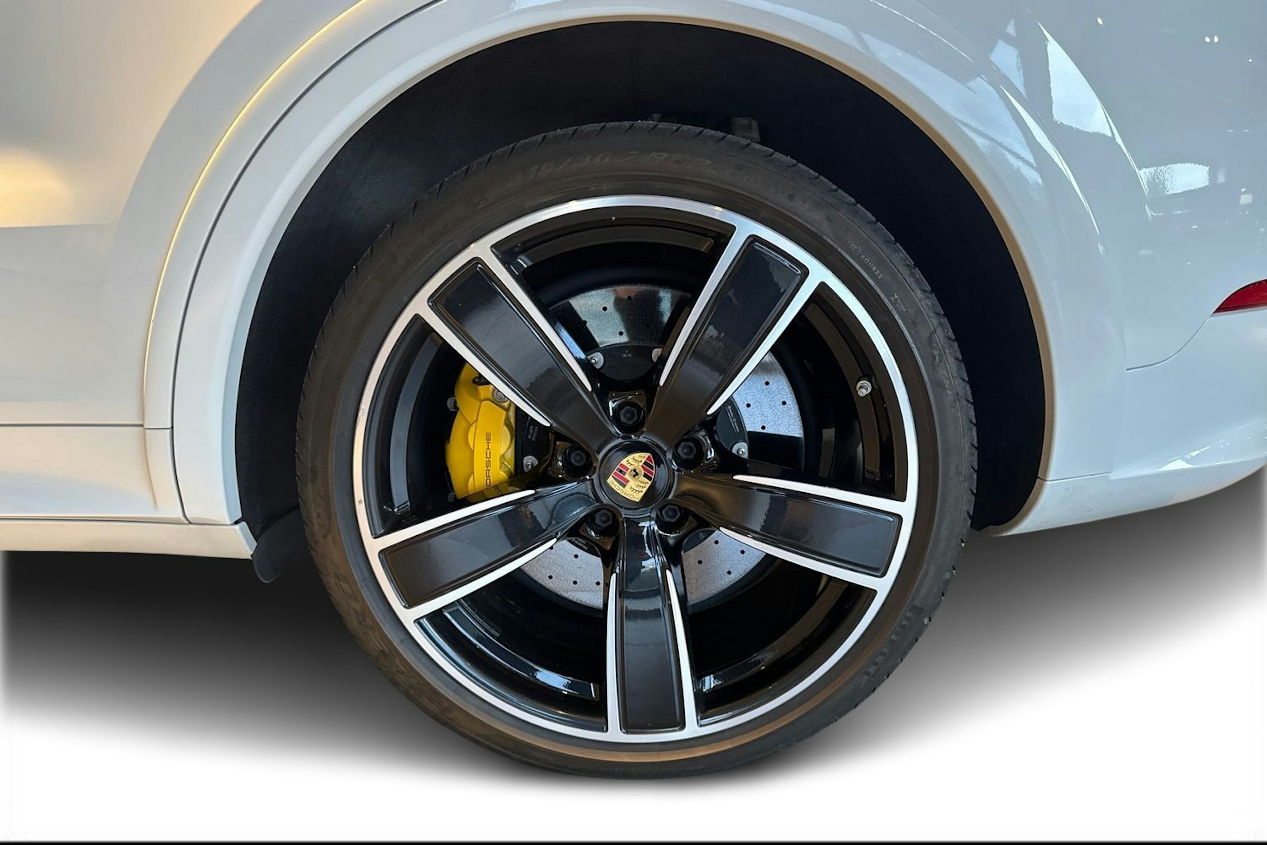 valkoinen Porsche Cayenne 2019 kuva 9.