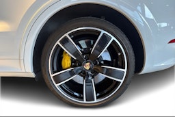 valkoinen Porsche Cayenne 2019 kuva 9.