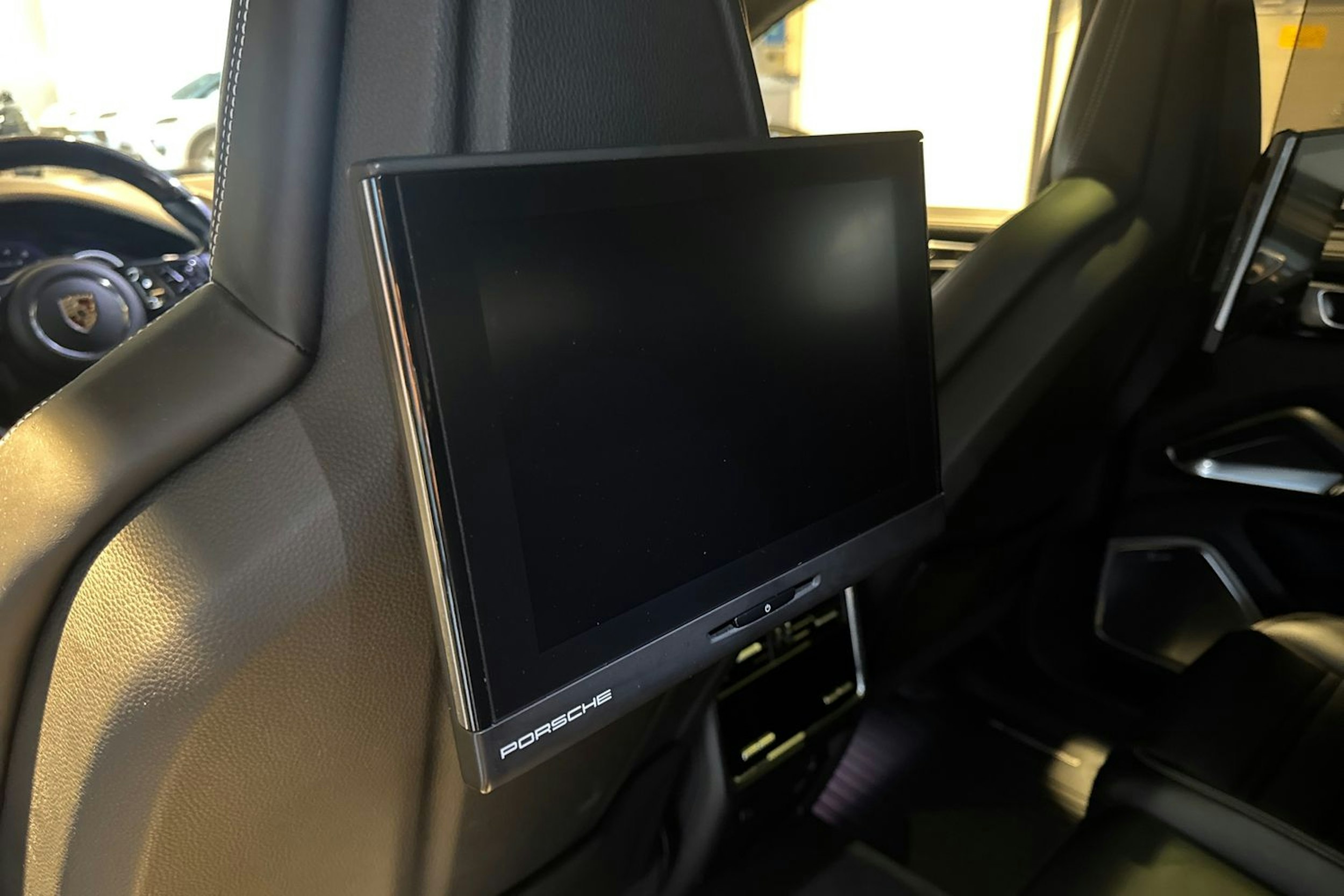 valkoinen Porsche Cayenne 2019 kuva 12.