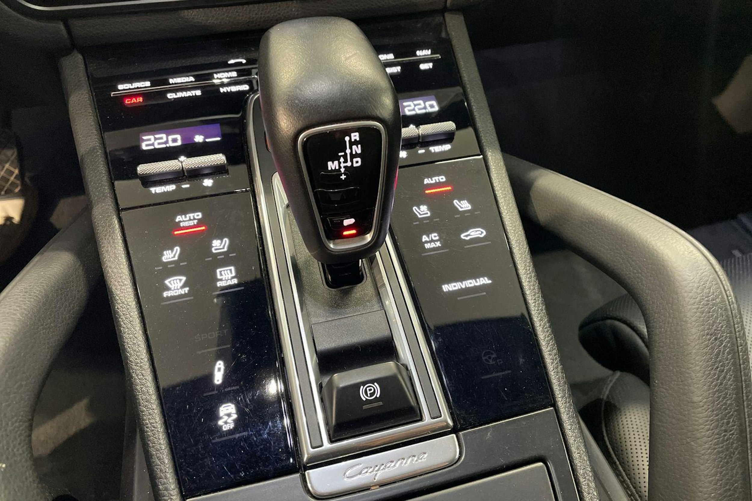 Musta Porsche Cayenne 2019 kuva 16.