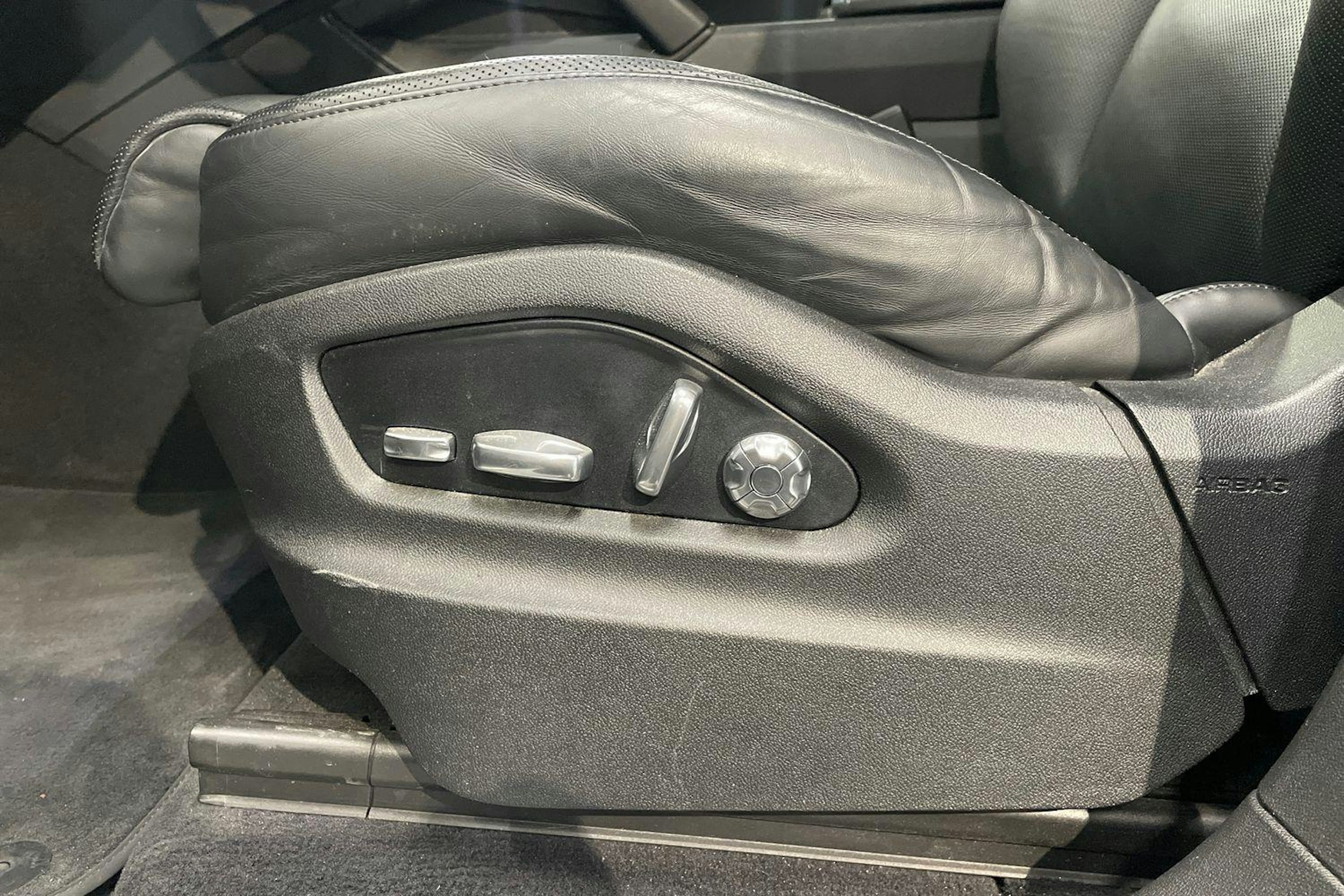 Musta Porsche Cayenne 2019 kuva 17.