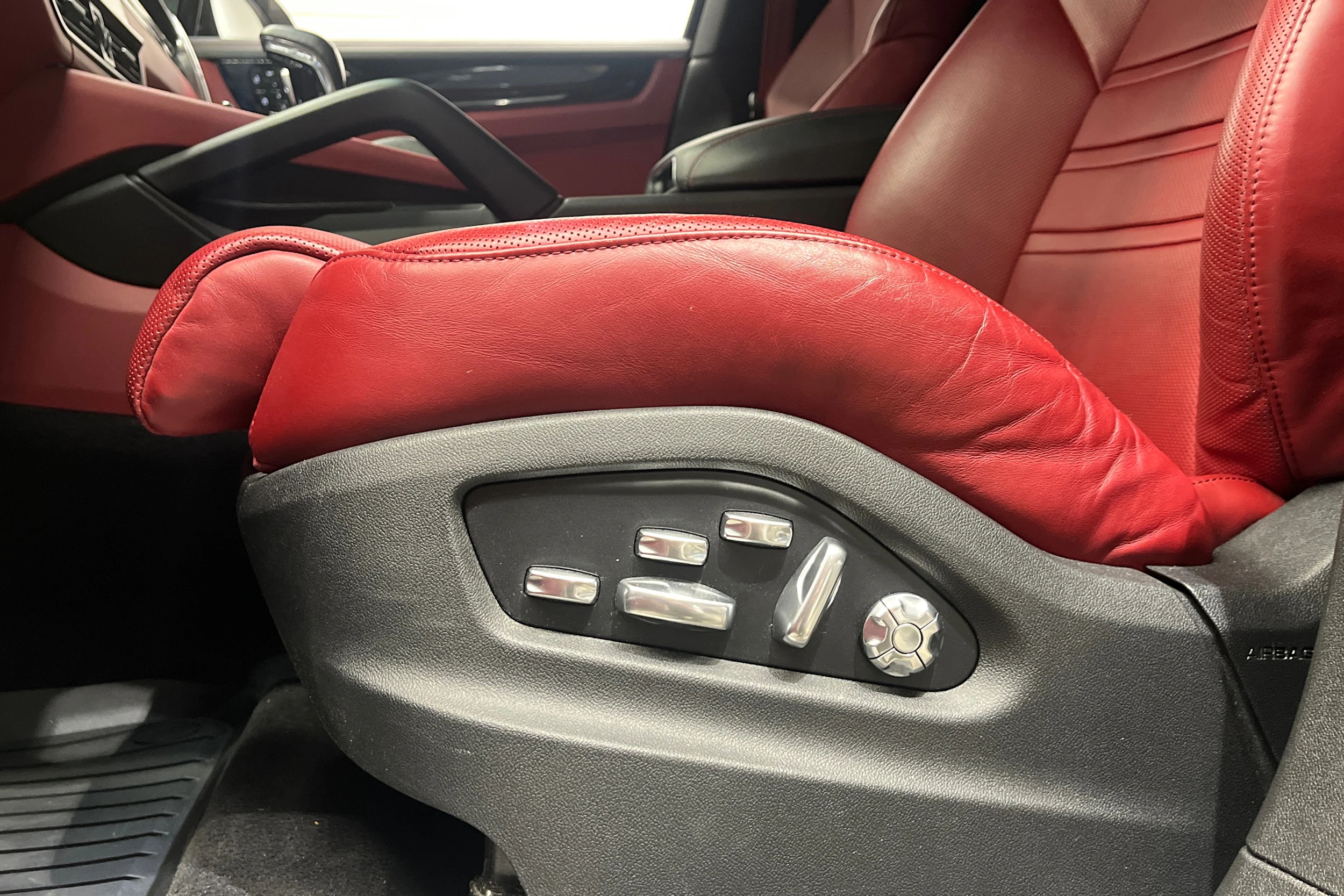 harmaa Porsche Cayenne 2019 kuva 14.
