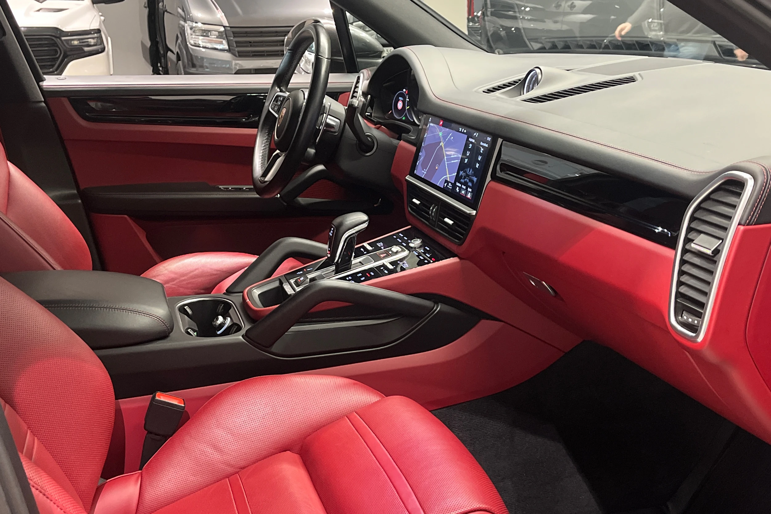 harmaa Porsche Cayenne 2019 kuva 17.