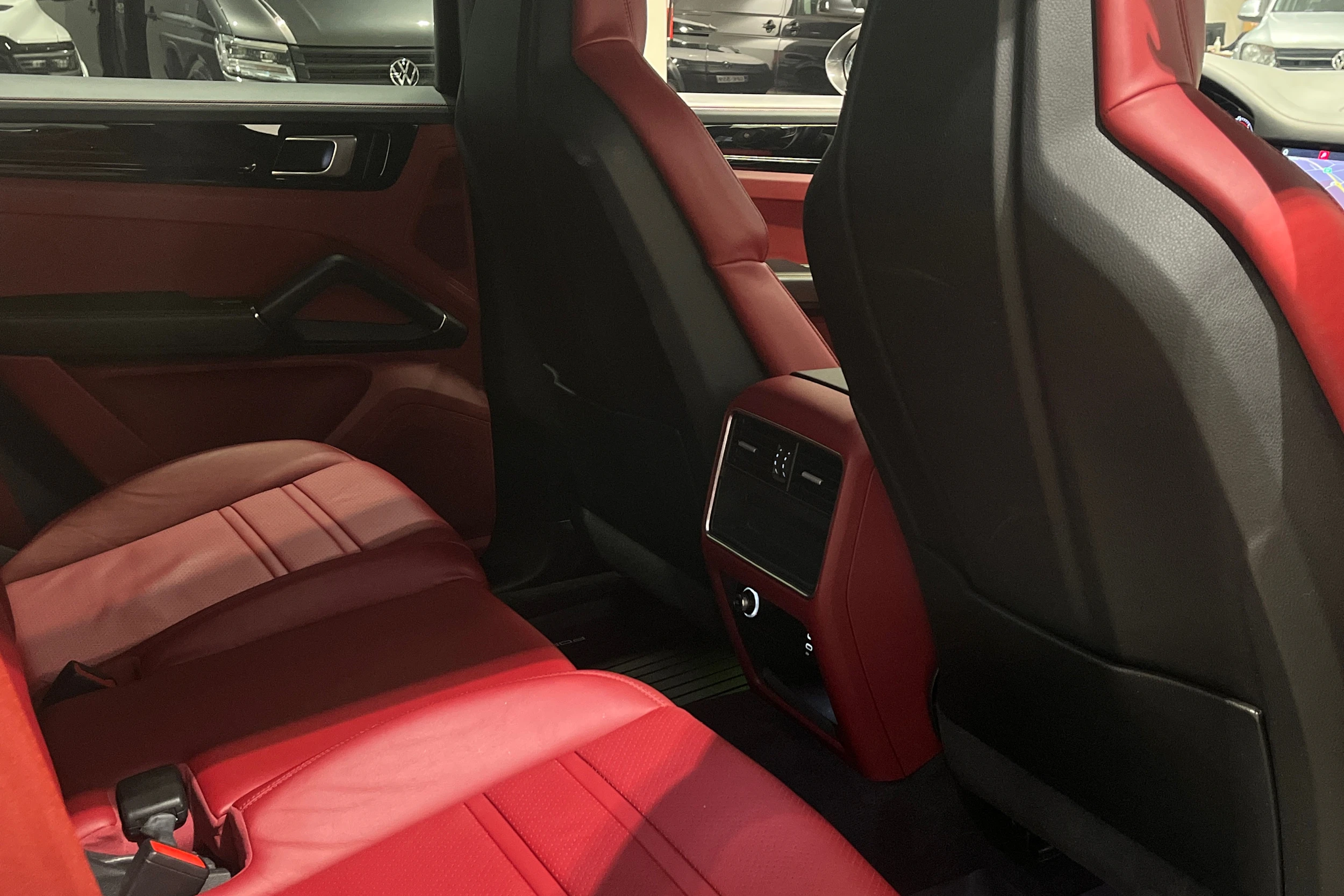 harmaa Porsche Cayenne 2019 kuva 18.