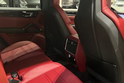 harmaa Porsche Cayenne 2019 kuva 18.