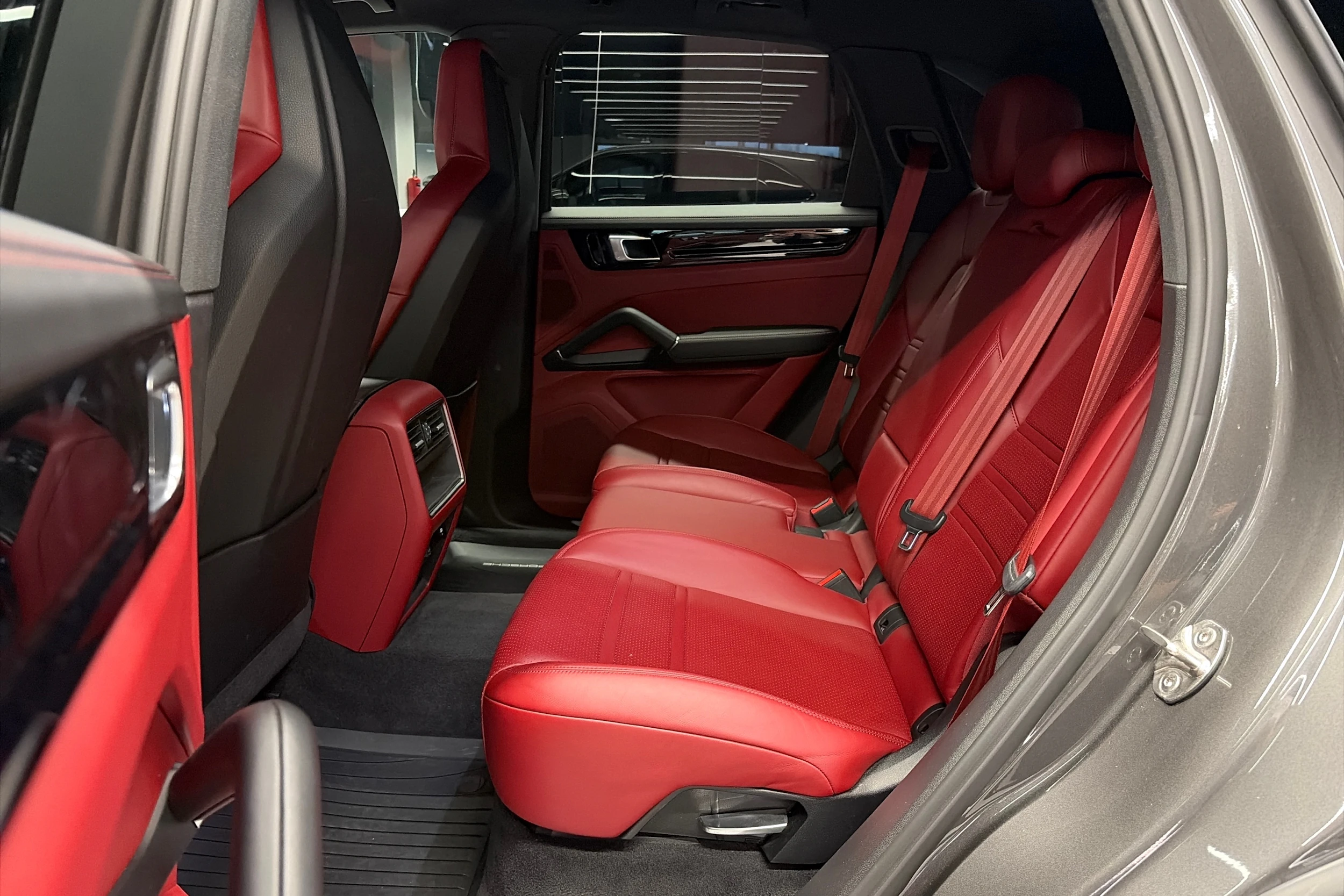 harmaa Porsche Cayenne 2019 kuva 23.