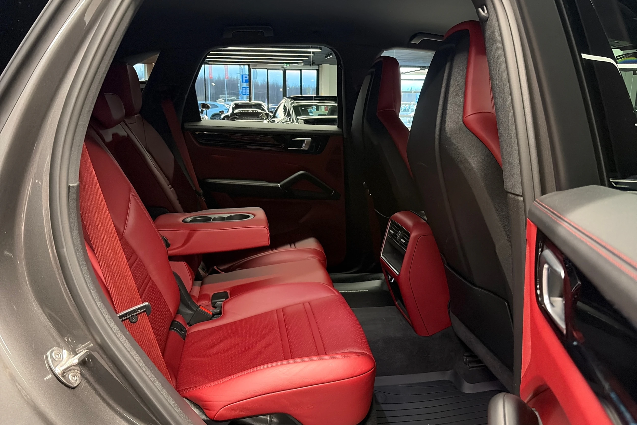 harmaa Porsche Cayenne 2019 kuva 25.