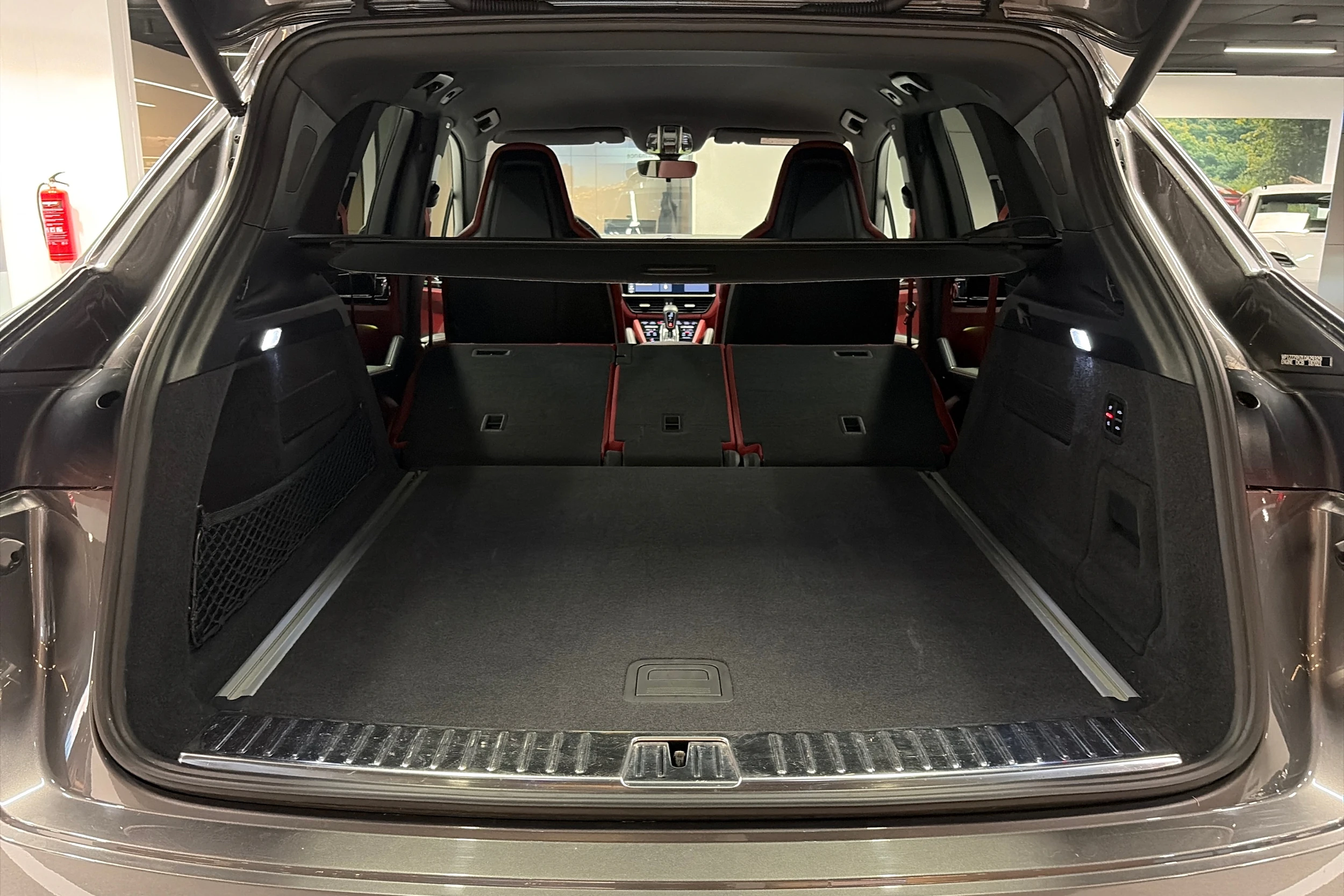 harmaa Porsche Cayenne 2019 kuva 27.