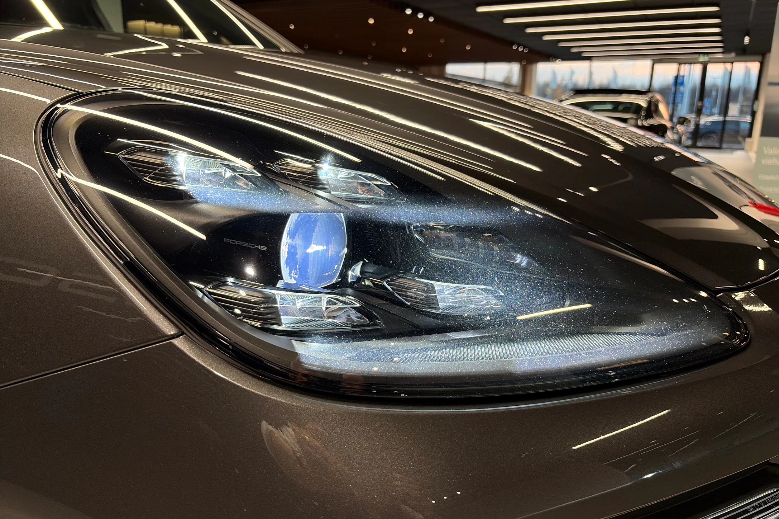 harmaa Porsche Cayenne 2019 kuva 30.