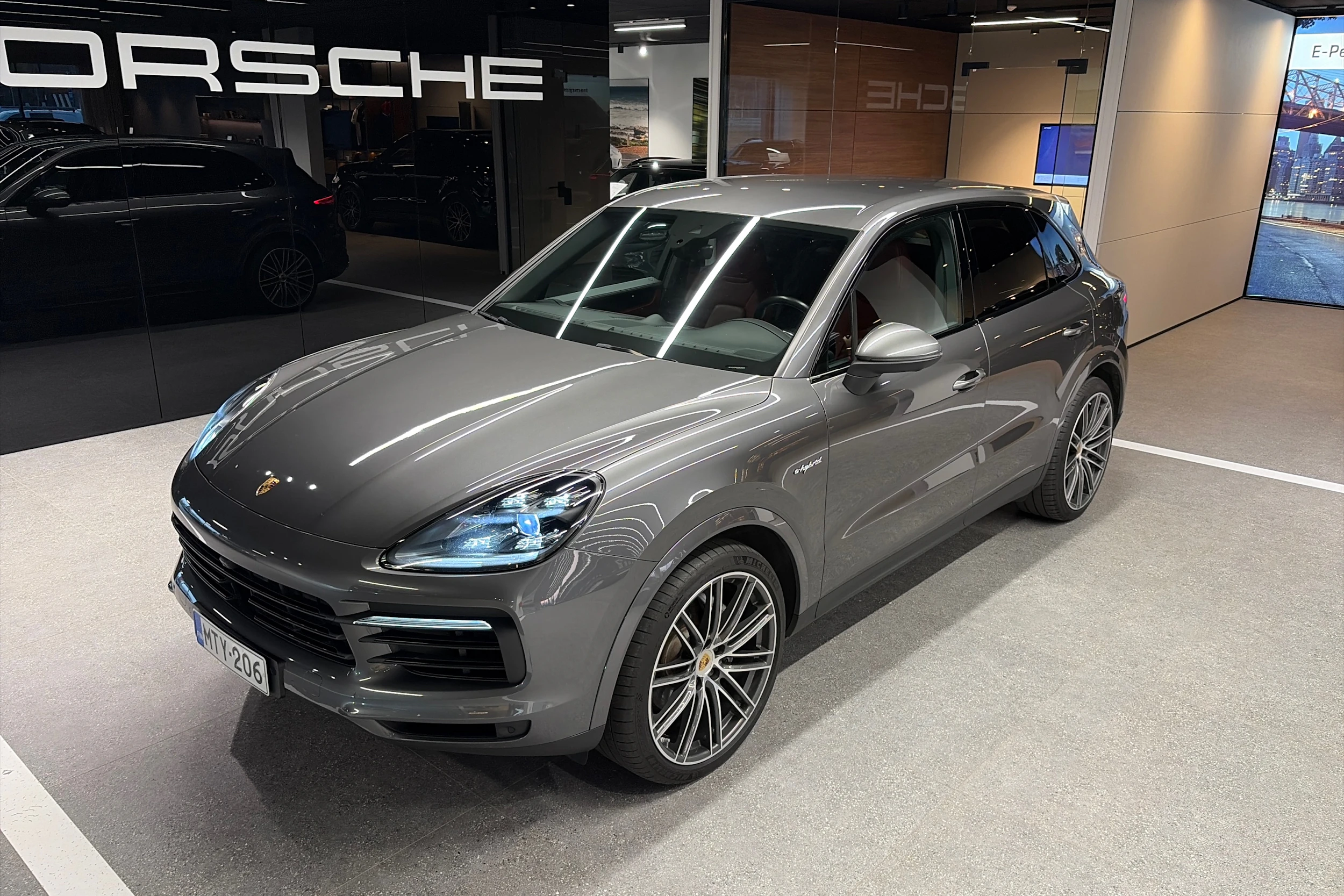 harmaa Porsche Cayenne 2019 kuva 31.